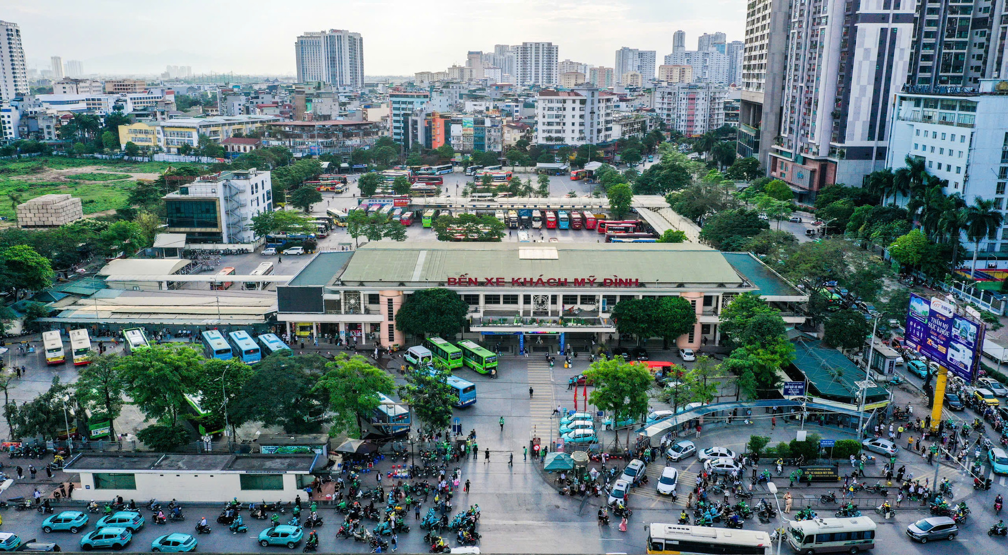 [Ảnh] Bến xe bắt đầu đông đúc đón dòng người trở lại Thủ đô sau 5 ngày nghỉ lễ