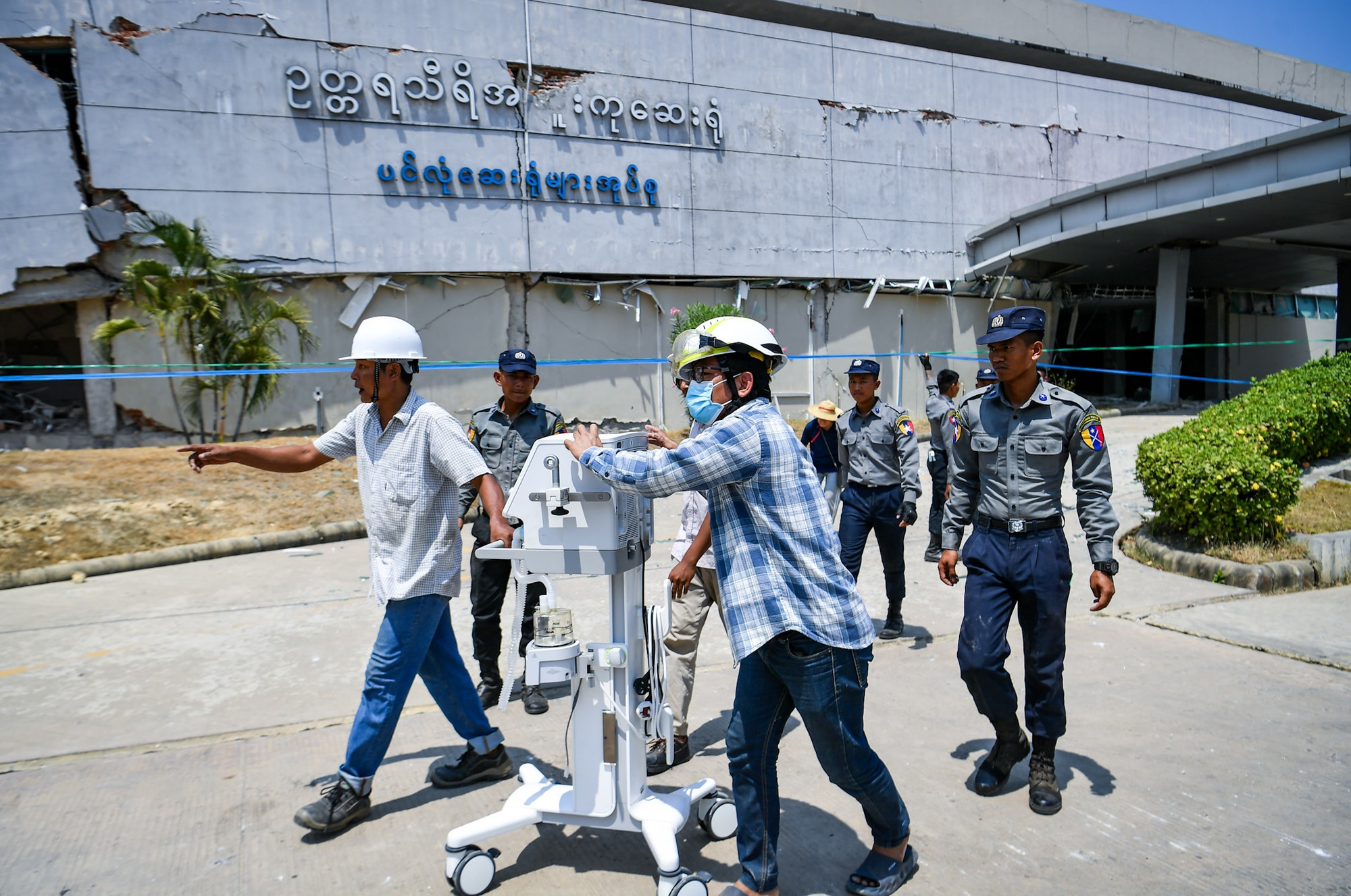 [Ảnh] Thủ đô của Myanmar ngổn ngang sau đại địa chấn ảnh 3