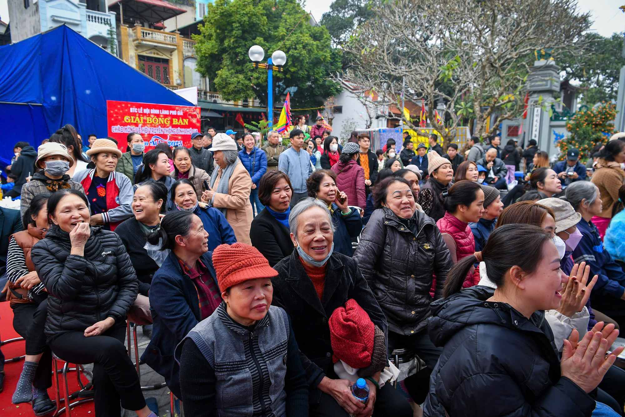 Đông đảo người dân tham gia Lễ hội truyền thống Xôi Phú Thượng lần thứ 8.