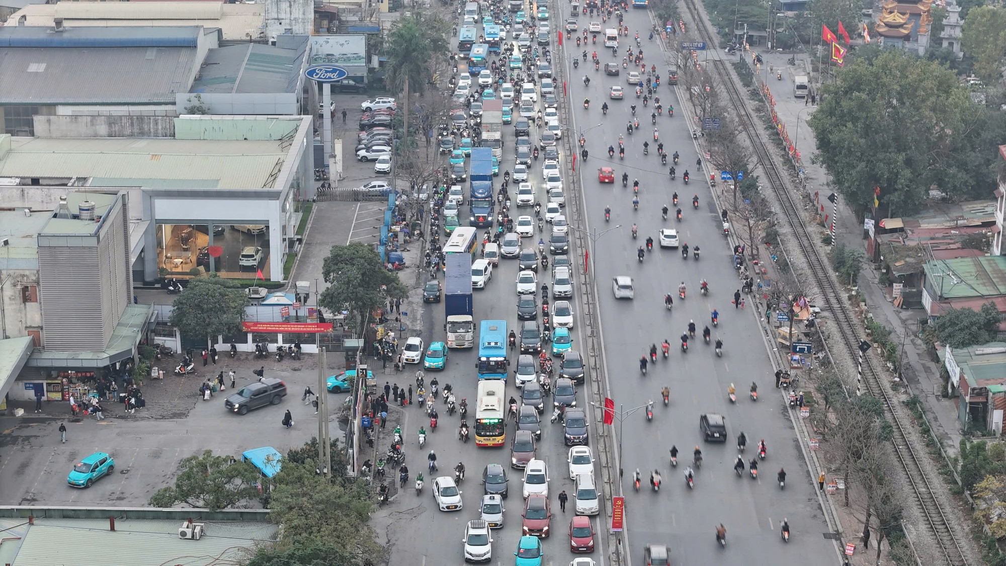 Ở hướng ngược lại, có thể thấy lượng phương tiện rất ít. Dự đoán, trong ngày mai, tình trạng giao thông Thủ đô sẽ được cải thiện hơn. Ở hướng ngược lại, có thể thấy lượng phương tiện rất ít. Dự đoán, trong ngày mai, tình trạng giao thông Thủ đô sẽ được cải thiện hơn.