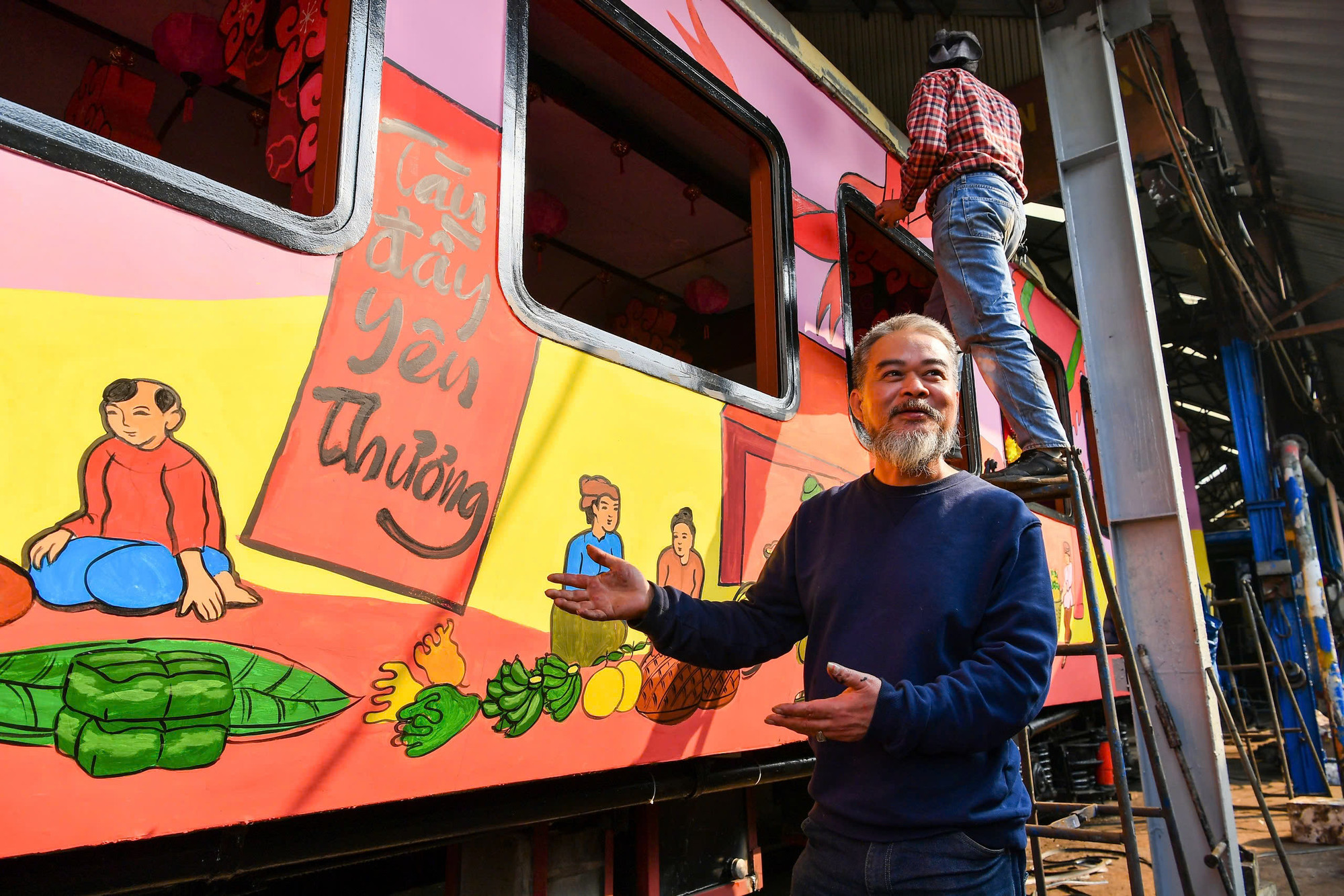 Một góc chợ quê được tái hiện trên toa tàu cộng đồng cùng thông điệp: Tàu đầy yêu thương...