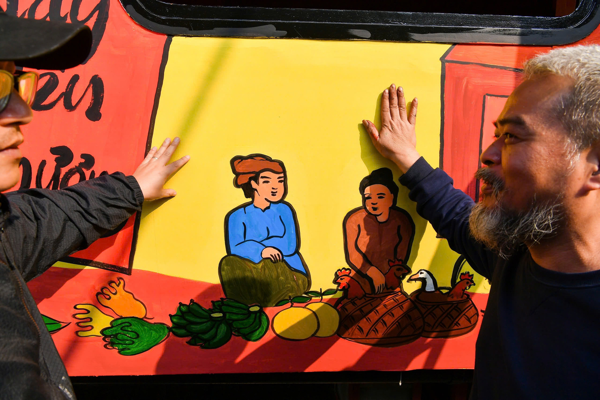 Không chỉ là một chuyến đi, đoàn tàu Tết qua Giao thừa còn là hành trình trải nghiệm và cảm nhận văn hóa theo phong vị rất... Tết.