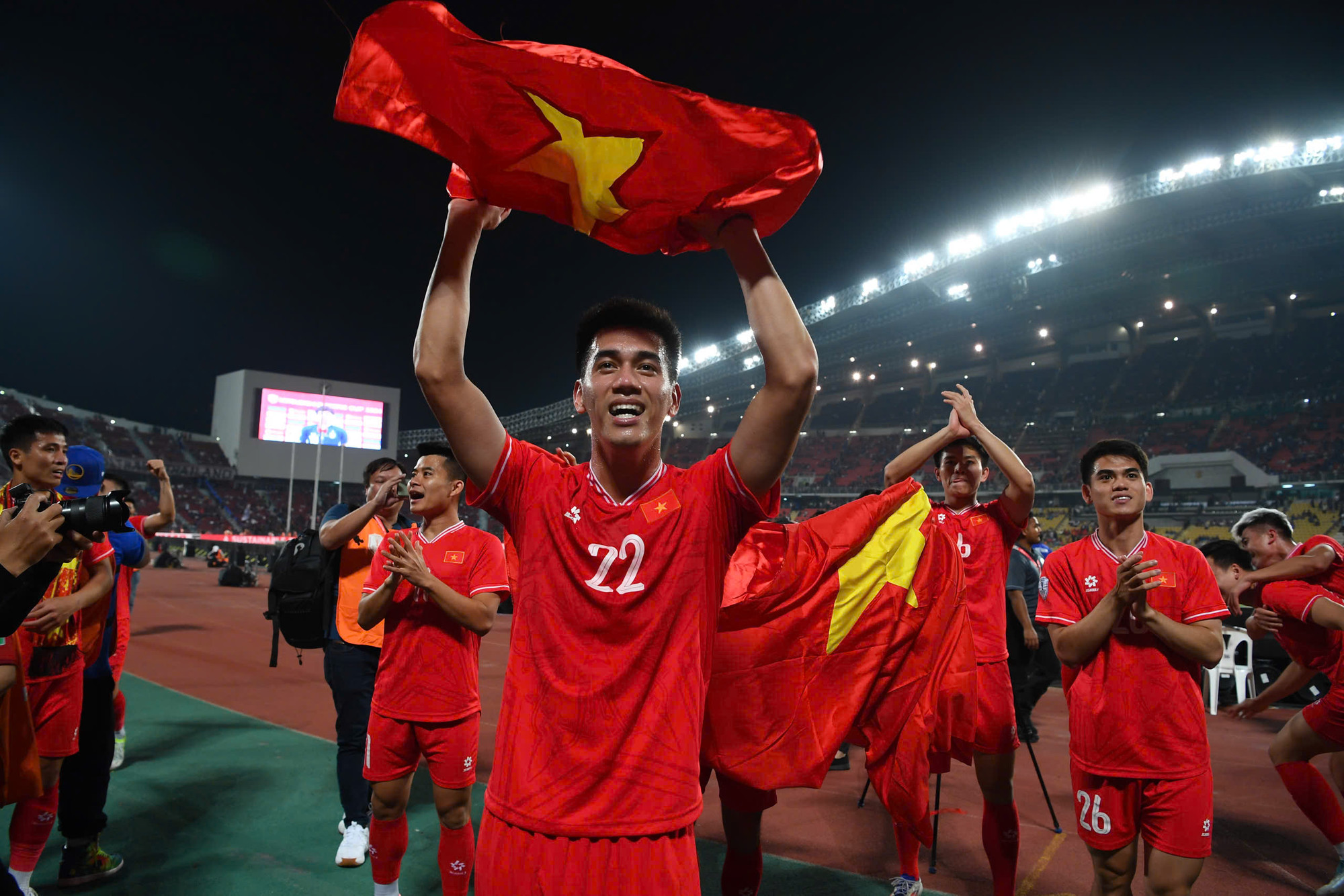 Tiến Linh đã hoàn thành tốt vai trò tiền đạo cắm khi vào thay thế cho Xuân Son.