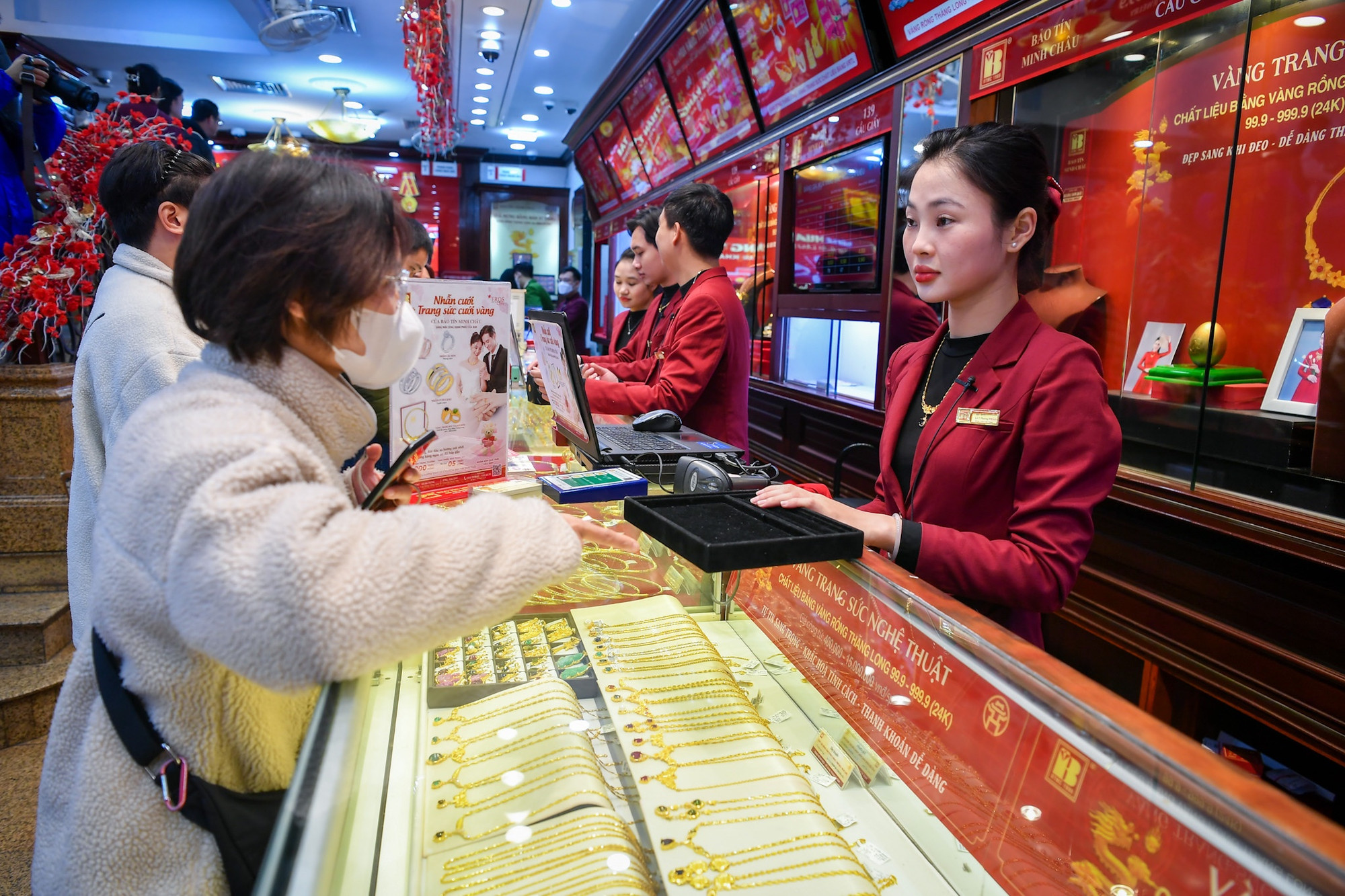 Tuy nhiên, so với các năm trước đây, khách hàng vẫn có thể mua/bán khá dễ dàng và thuận tiện.