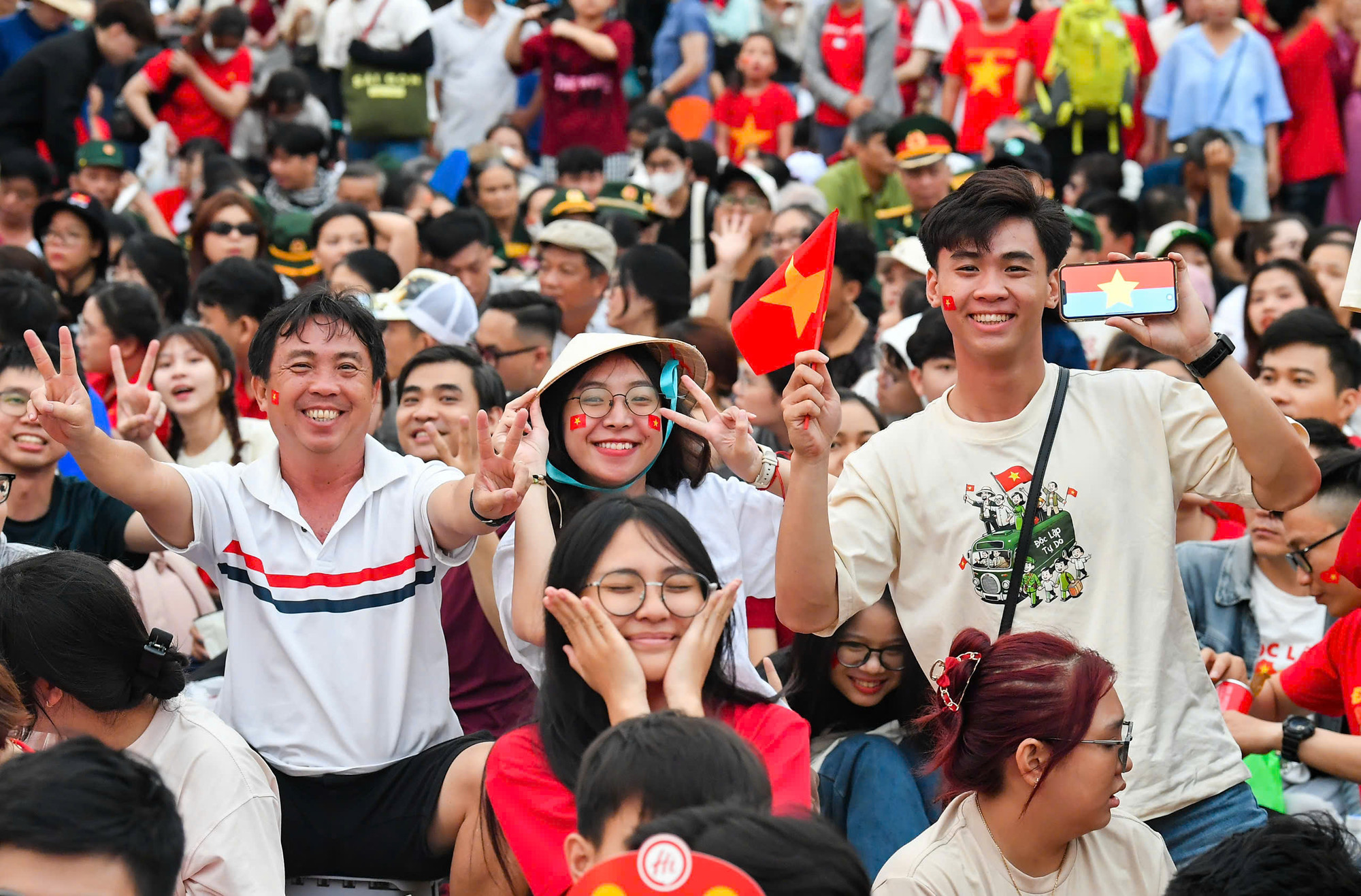 Lễ Kỷ niệm 50 năm Ngày Giải phóng miền nam, thống nhất đất nước ảnh 21 Lễ Kỷ niệm 50 năm Ngày Giải phóng miền nam, thống nhất đất nước ảnh 21