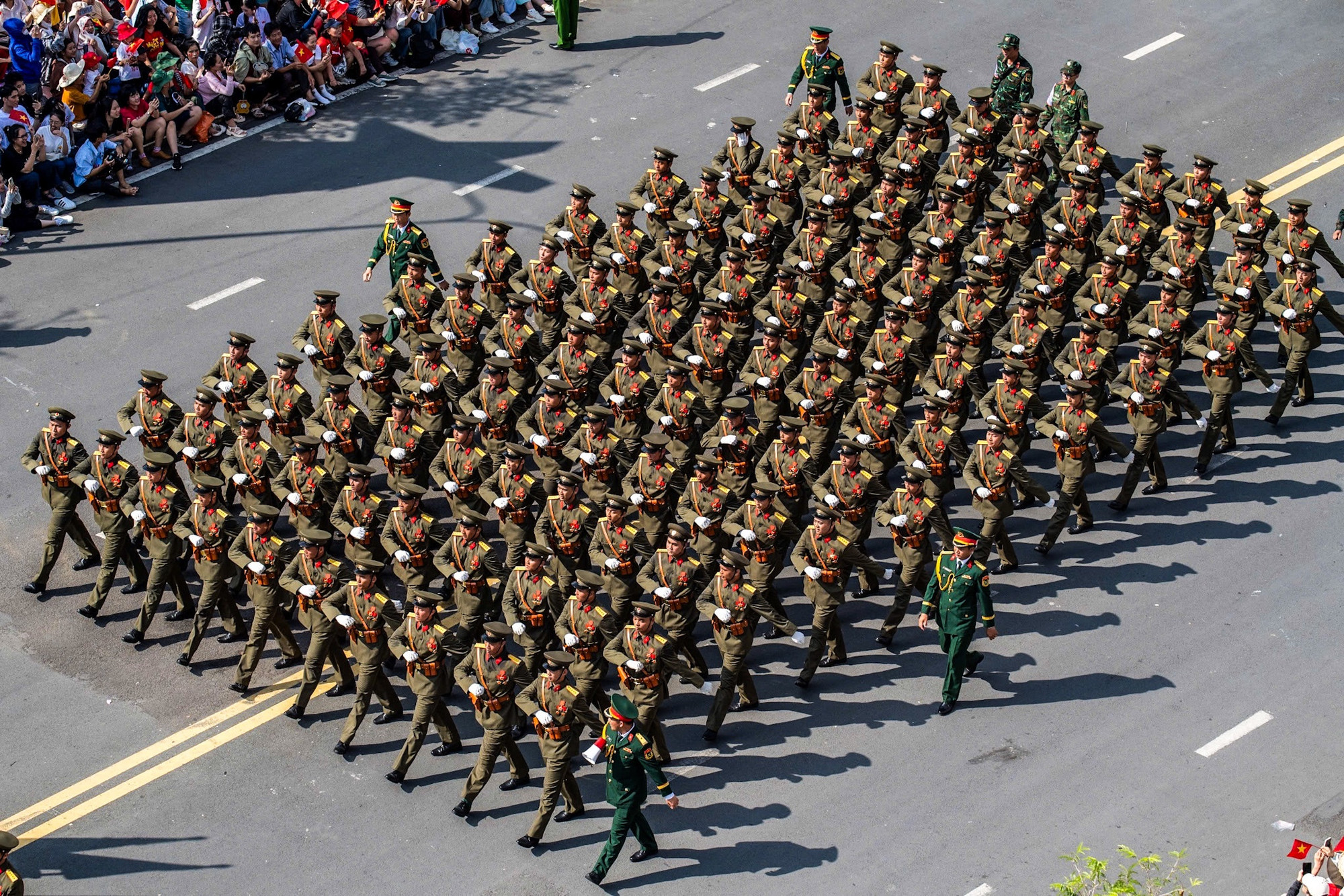 Khung cảnh đáng nhớ sáng 30/4 tại Thành phố Hồ Chí Minh... Khung cảnh đáng nhớ sáng 30/4 tại Thành phố Hồ Chí Minh...