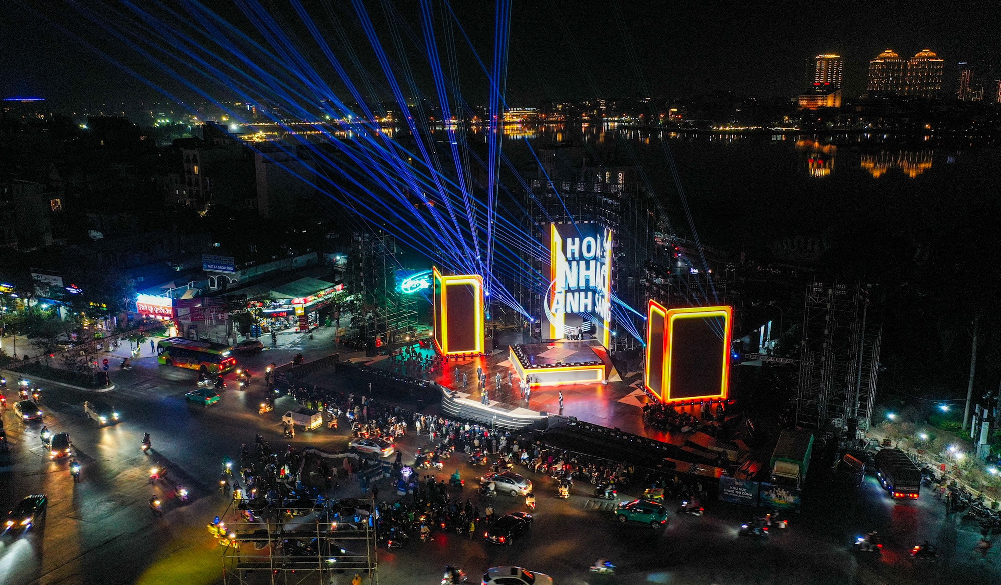 Chương trình mở cửa tự do để người dân, du khách trong và ngoài nước đều được thưởng thức và hòa mình vào không gian của Hòa nhạc ánh sáng.