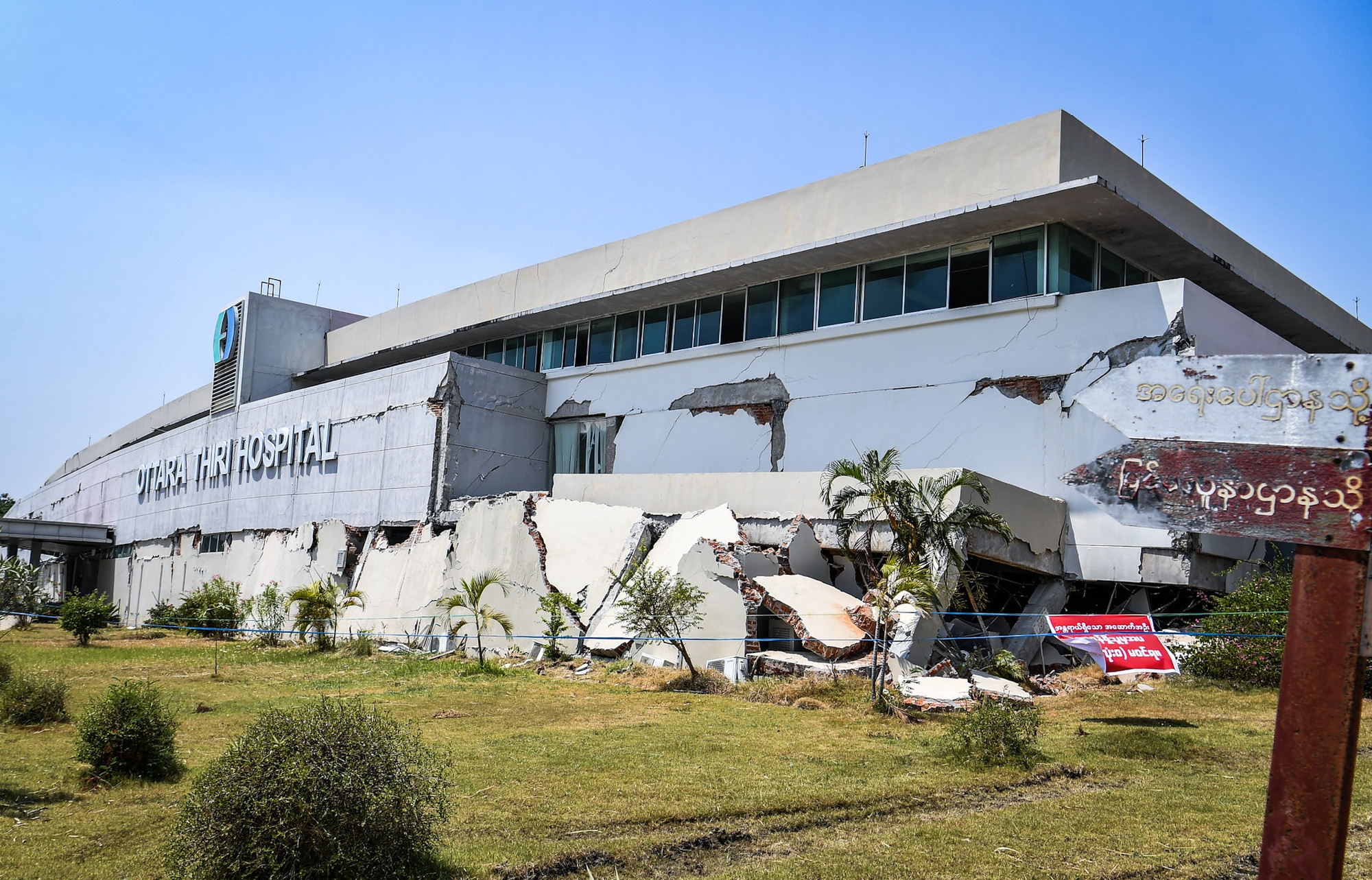 [Ảnh] Thủ đô của Myanmar ngổn ngang sau đại địa chấn ảnh 11