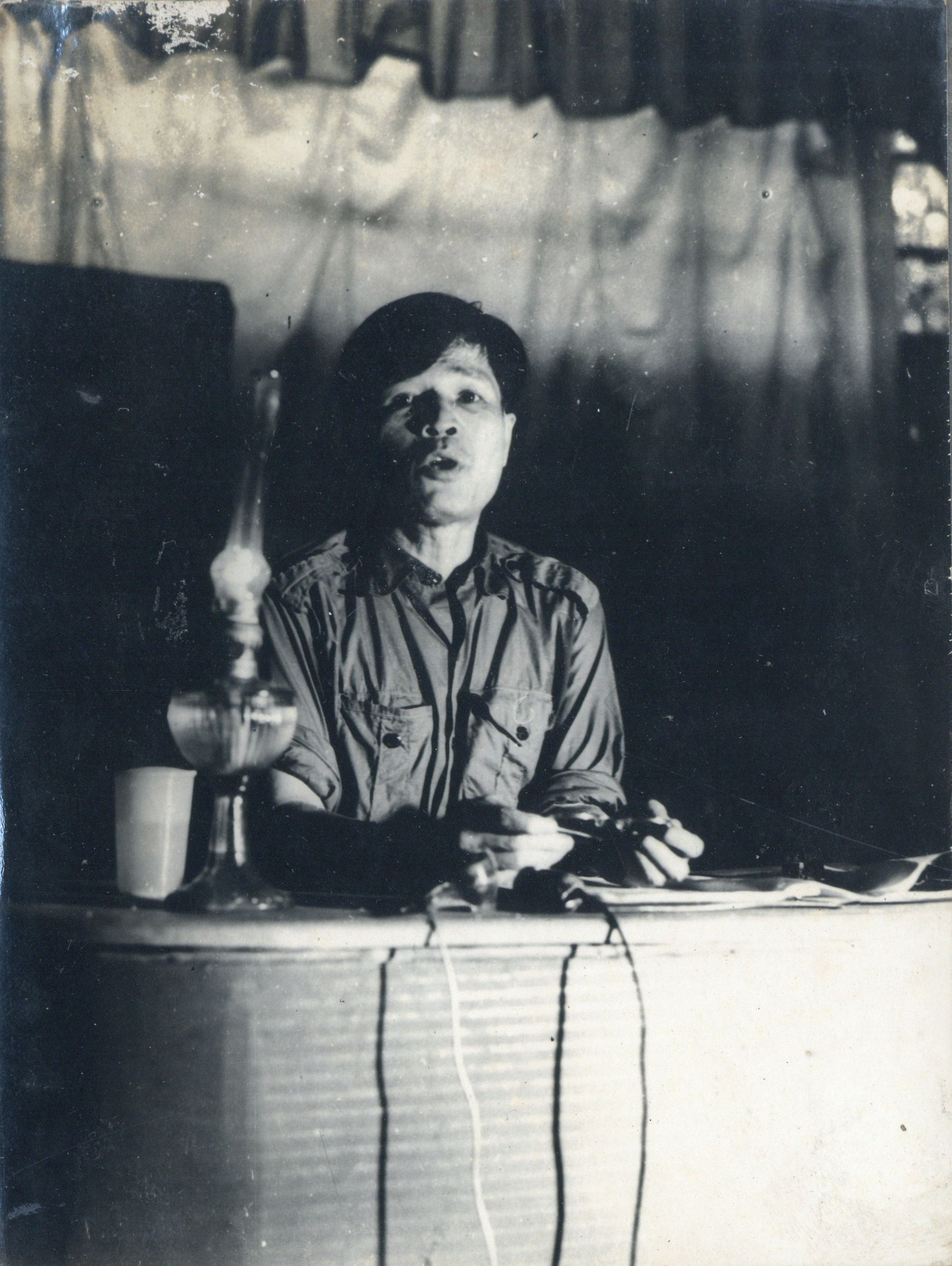 Đại tướng Nguyễn Chí Thanh (tức Sáu Di) phát biểu tại Hội nghị Tổng kết công tác của Quân ủy Miền và Trung ương Cục miền Nam, năm 1965.