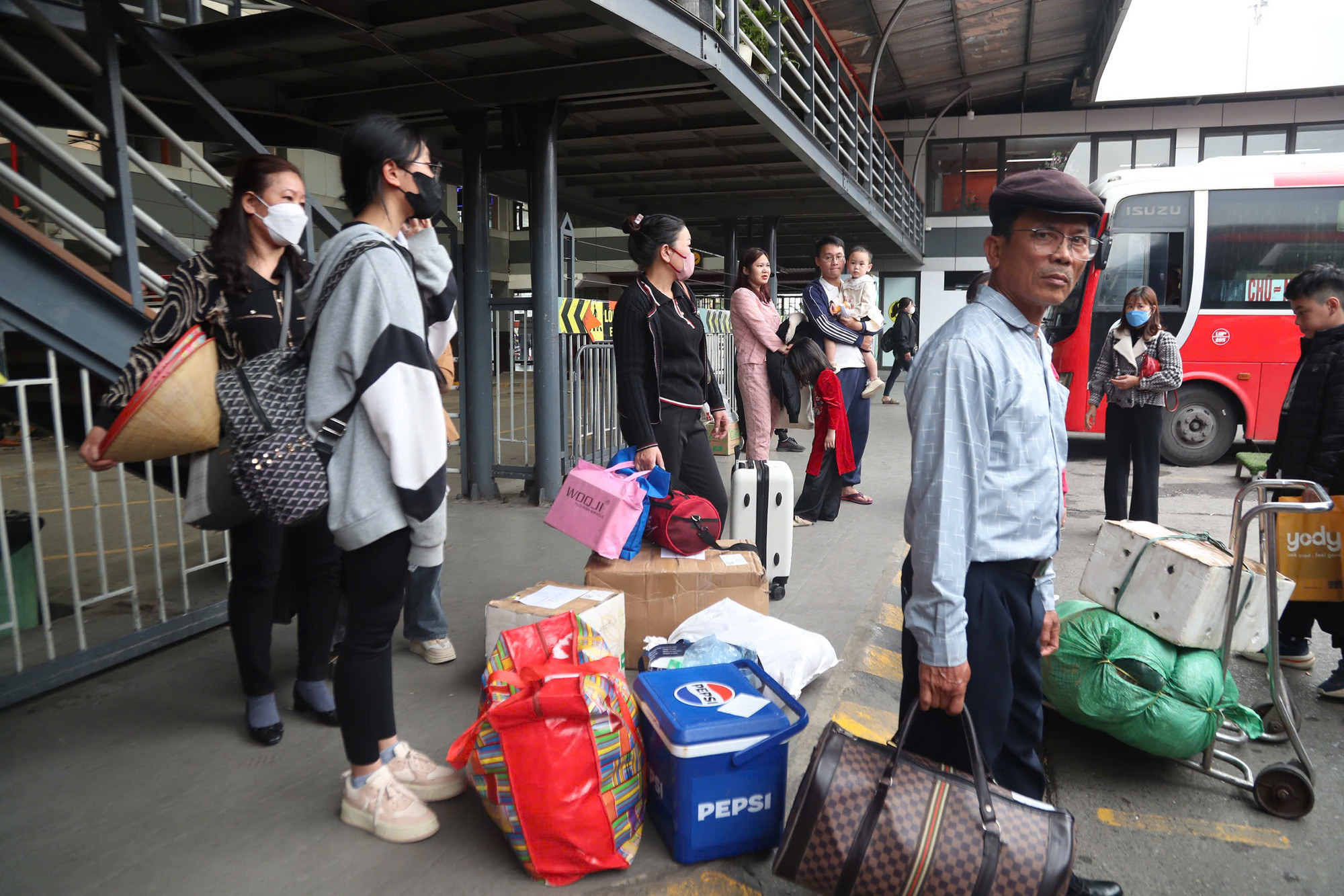 Ngày mai, 3/2, người dân sẽ chính thức trở lại kỳ làm việc sau Tết Nguyên đán. Ngày mai, 3/2, người dân sẽ chính thức trở lại kỳ làm việc sau Tết Nguyên đán.