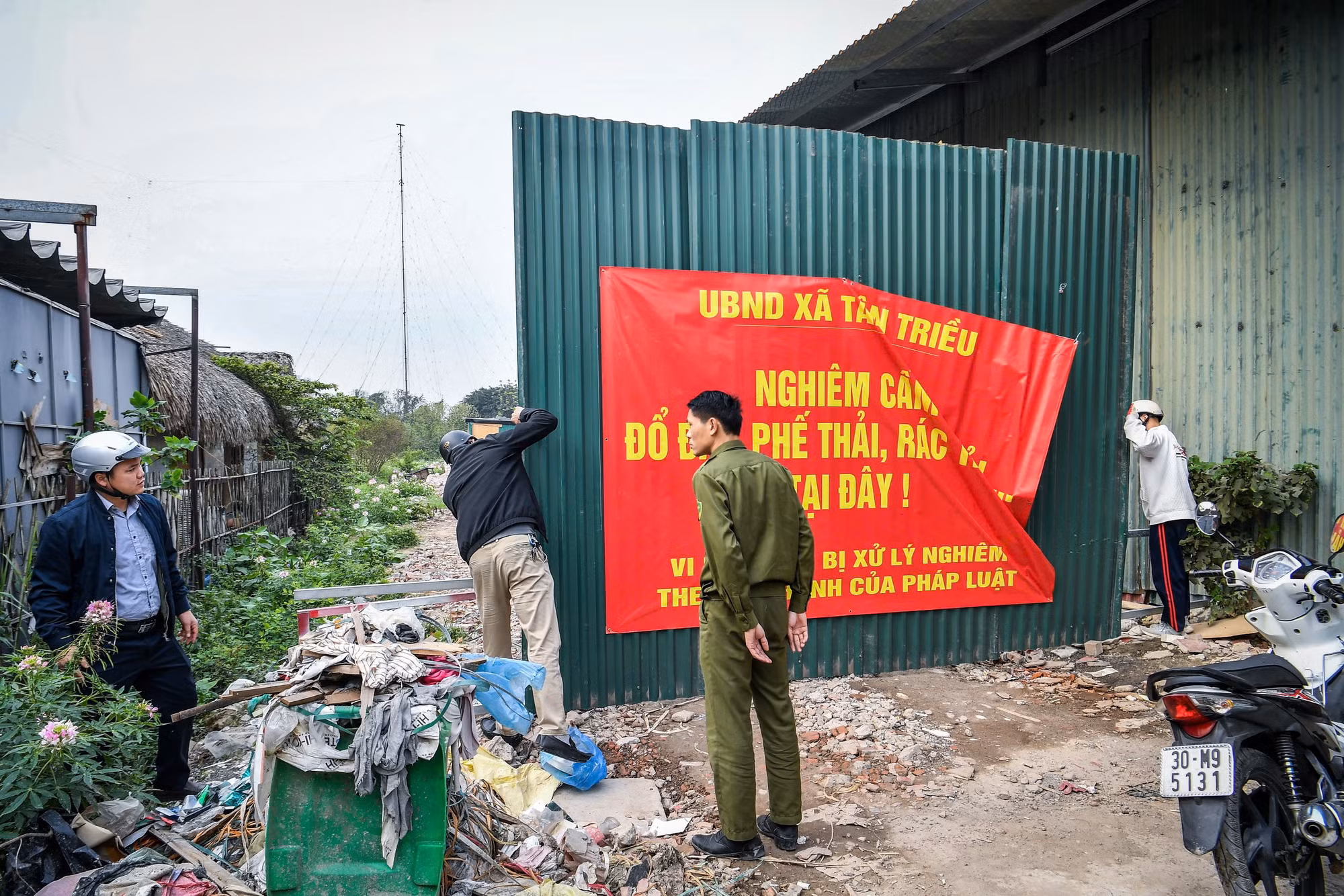 Bước đầu, cơ quan chức năng đã lập biên bản vi phạm hành chính với 4 trường hợp, tháo dỡ 4 công trình vi phạm.