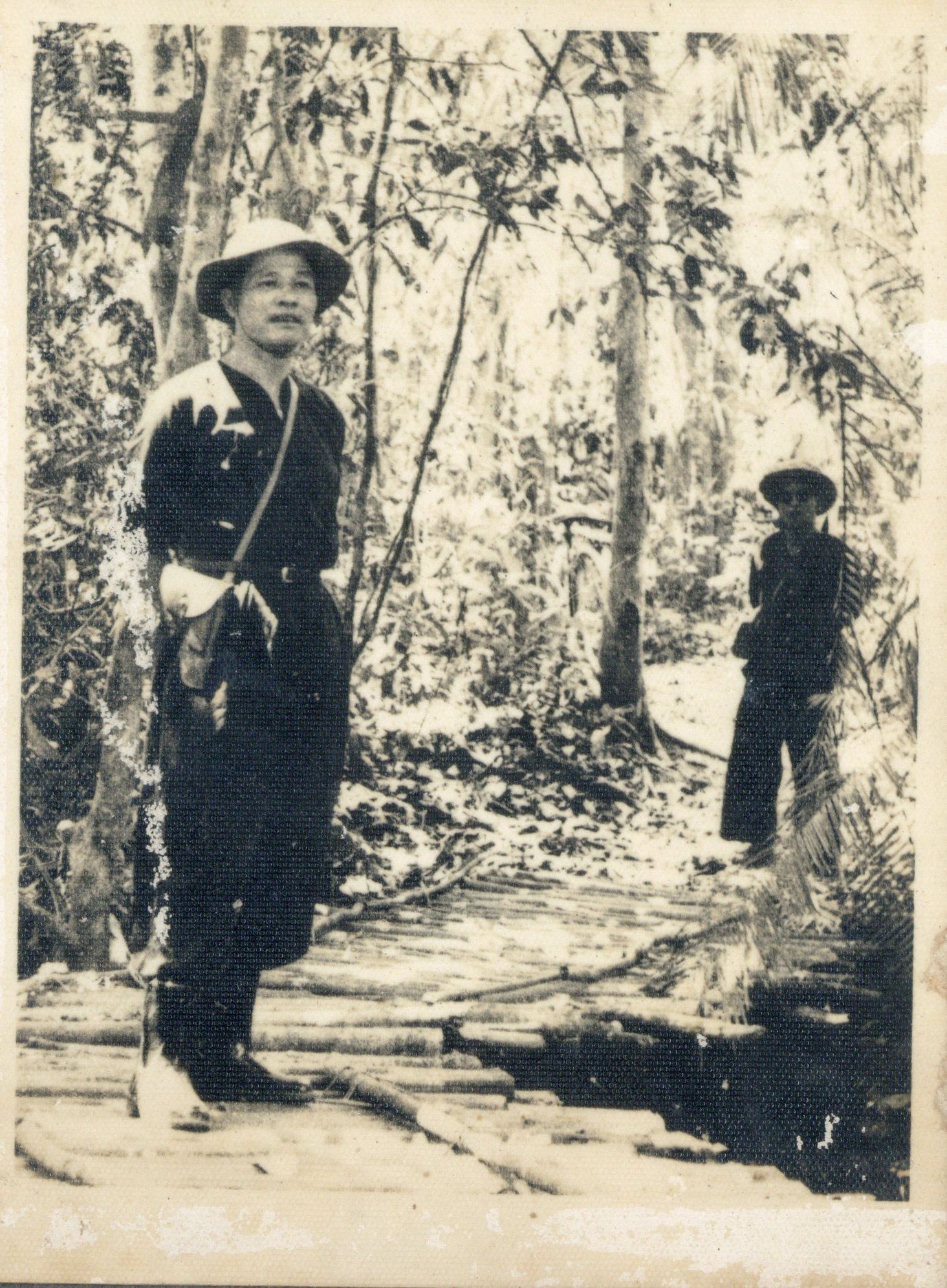 Đại tướng Nguyễn Chí Thanh trên đường đi họp ở Trung ương Cục miền Nam, năm 1966.