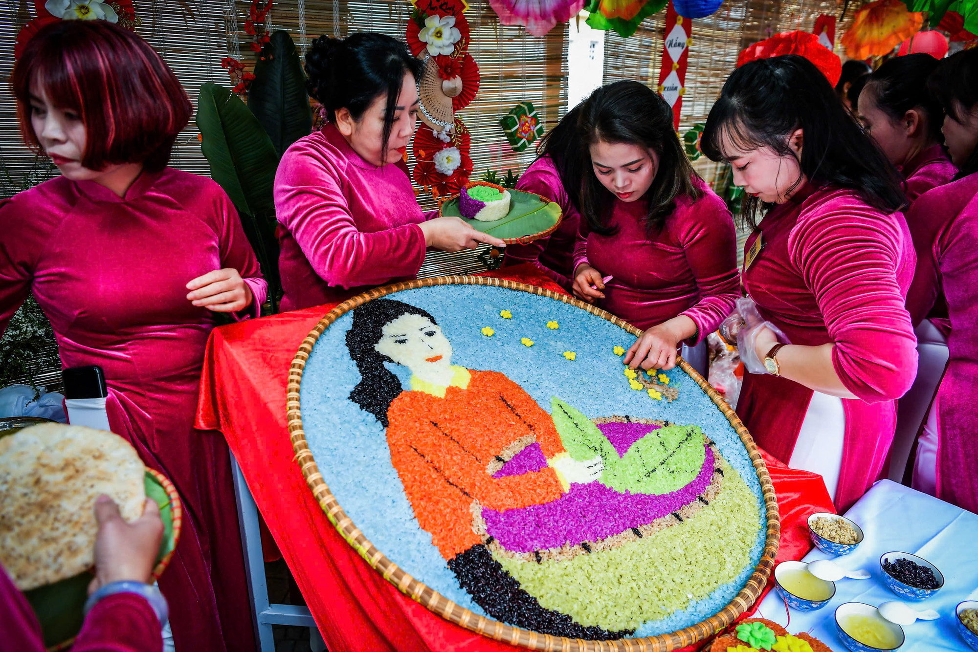 Một bức tranh tuyệt đẹp được vẽ bằng... xôi.