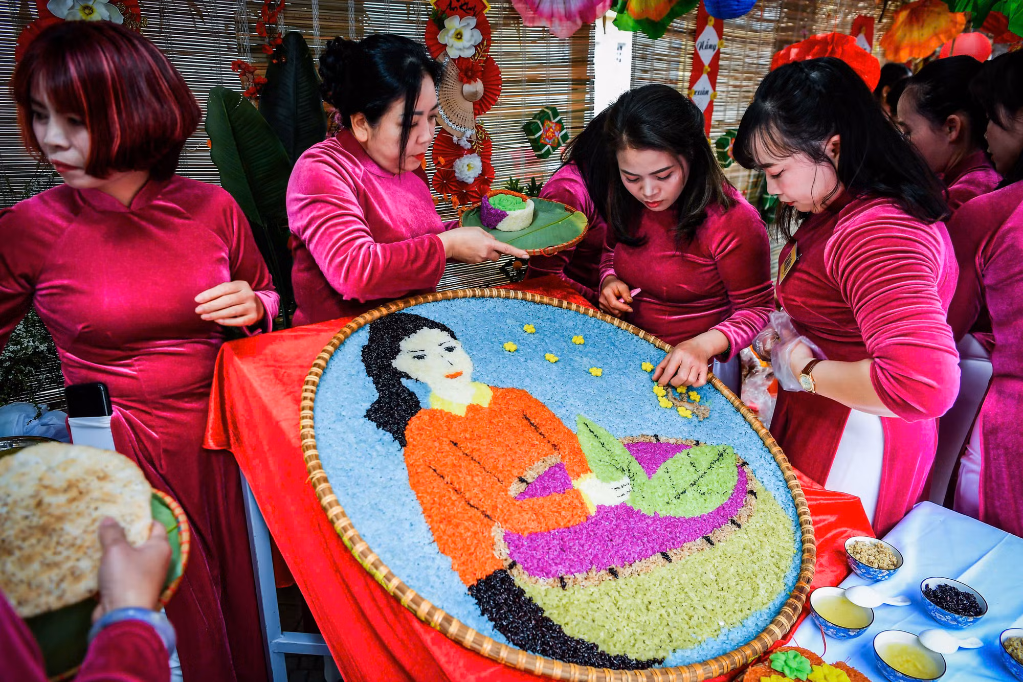 Một bức tranh tuyệt đẹp được vẽ bằng... xôi.