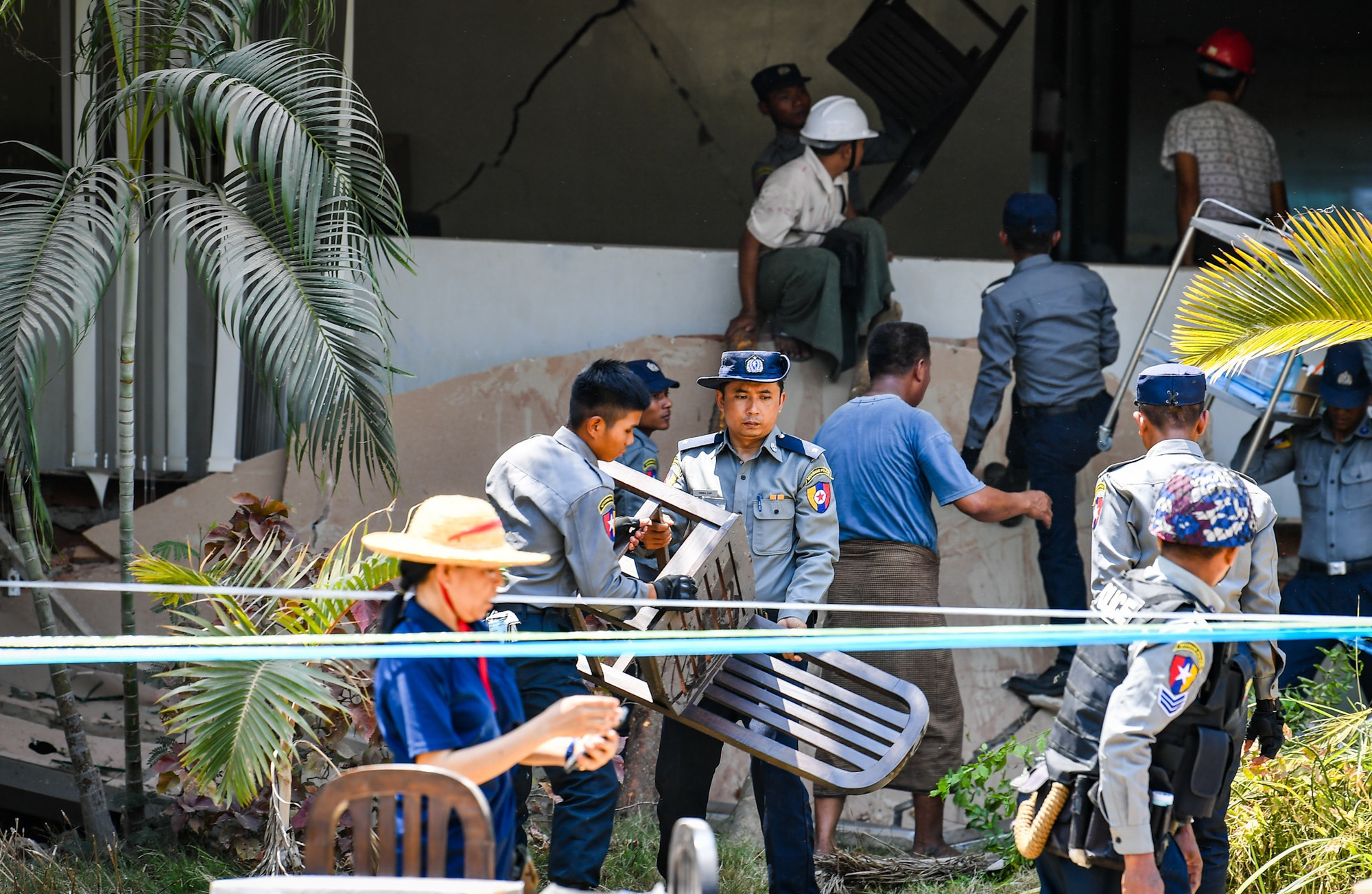 [Ảnh] Thủ đô của Myanmar ngổn ngang sau đại địa chấn ảnh 10