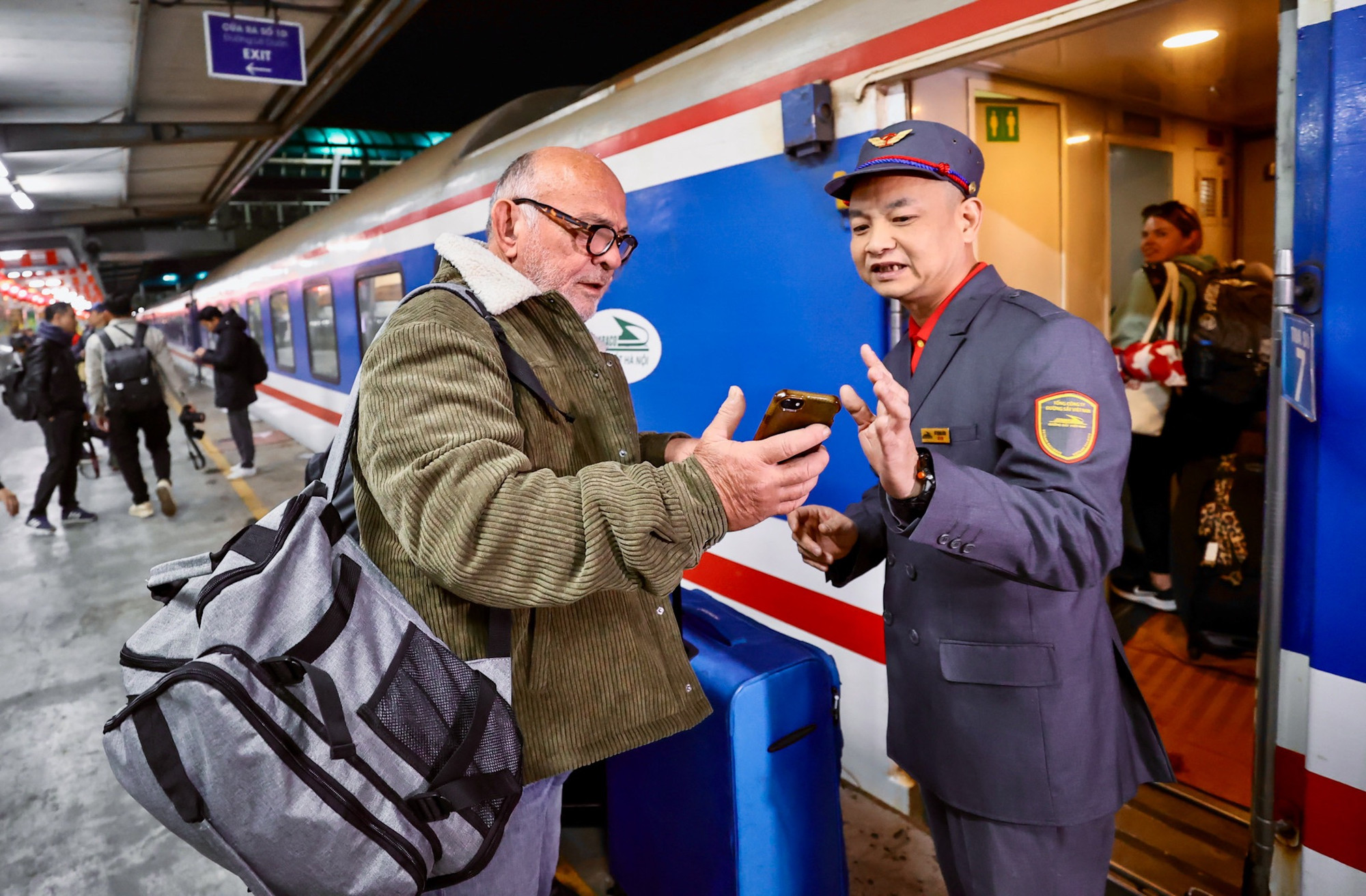 Đây cũng chính là chuyến tàu xuân chạy vắt qua năm mới. Hành khách sẽ có trải nghiệm đón Giao thừa ngay trên tàu - cảm giác rất khó có được đối với hầu hết mọi người.