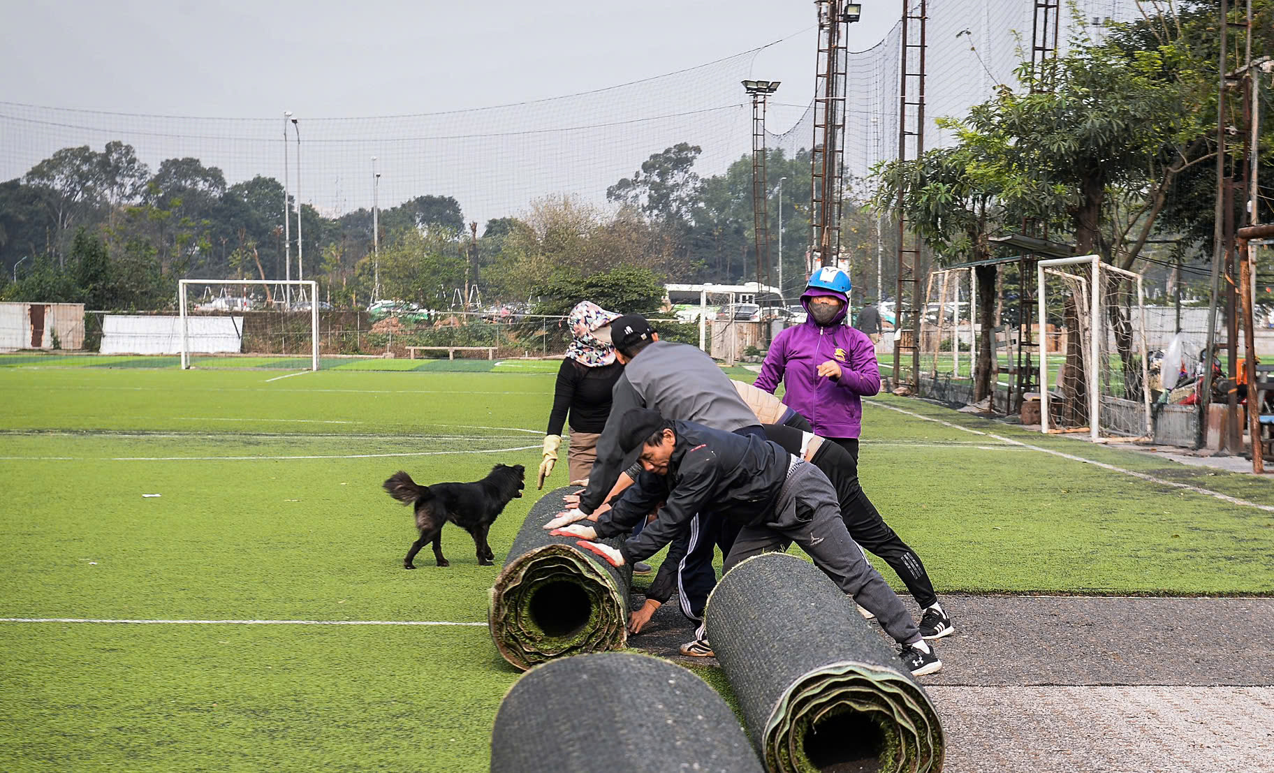Trước khi tiến hành tháo dỡ, Ủy ban nhân dân phường Mễ Trì cho biết đã có thông báo và yêu cầu các hộ vi phạm tự tháo dỡ.