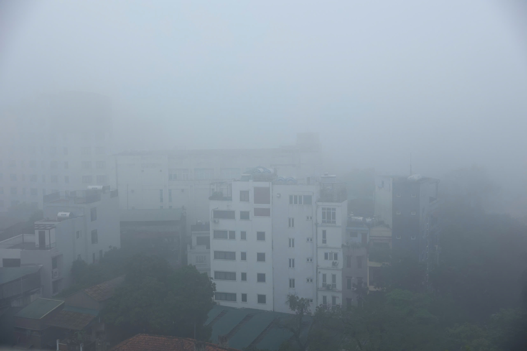 Biến đổi khí hậu hay việc quy hoạch phát triển đô thị chưa đồng bộ, thiếu lồng ghép giải pháp bảo vệ môi trường, nhận thức của một bộ phận không nhỏ người dân... đang là thách thức lớn với sự phát triển đô thị văn minh.