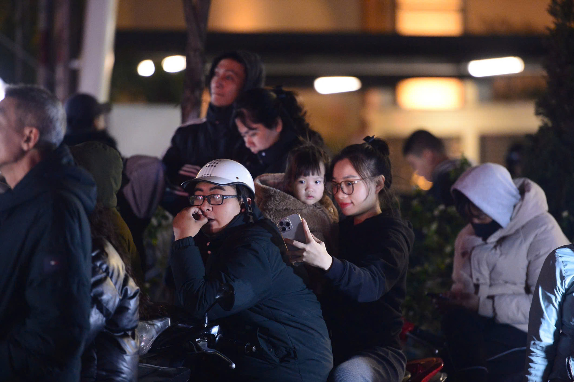 Ngày mai, vào lúc 20 giờ, chương trình Hòa nhạc Ánh sáng - Chào năm mới 2025 sẽ chính thức diễn ra. Chương trình mở cửa miễn phí cho người dân.