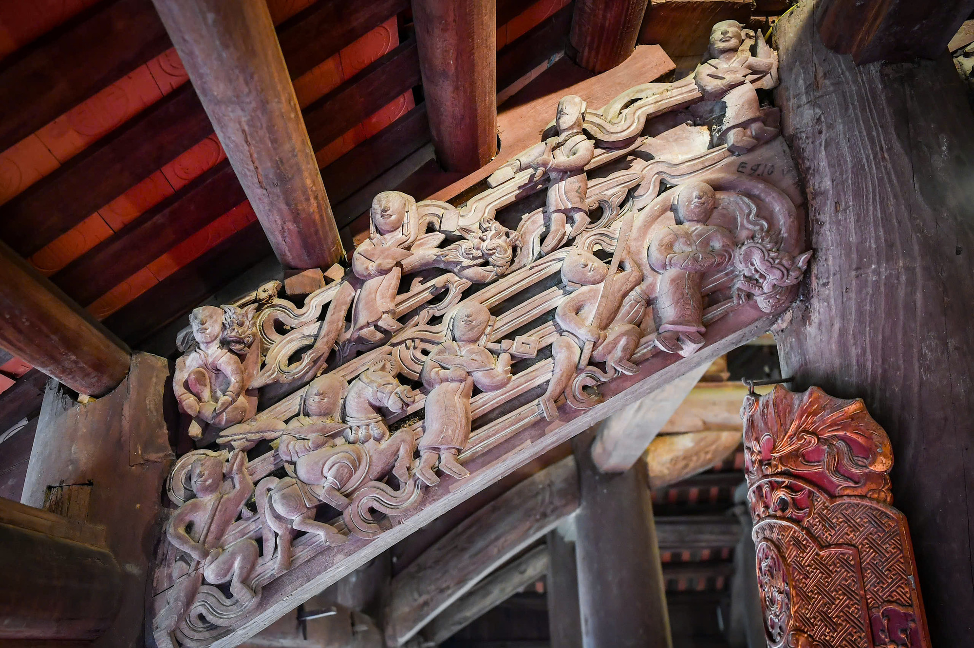 Theo đó, các mảng chạm khắc dày đặc với gần 1.000 họa tiết có giá trị văn hóa, nghệ thuật cao. Nghệ thuật tạo hình ở đình Đại Phùng đạt đến trình độ rất cao, hiếm thấy ở nước ta nói chung, thế kỷ XVII nói riêng. Theo đó, các mảng chạm khắc dày đặc với gần 1.000 họa tiết có giá trị văn hóa, nghệ thuật cao. Nghệ thuật tạo hình ở đình Đại Phùng đạt đến trình độ rất cao, hiếm thấy ở nước ta nói chung, thế kỷ XVII nói riêng.