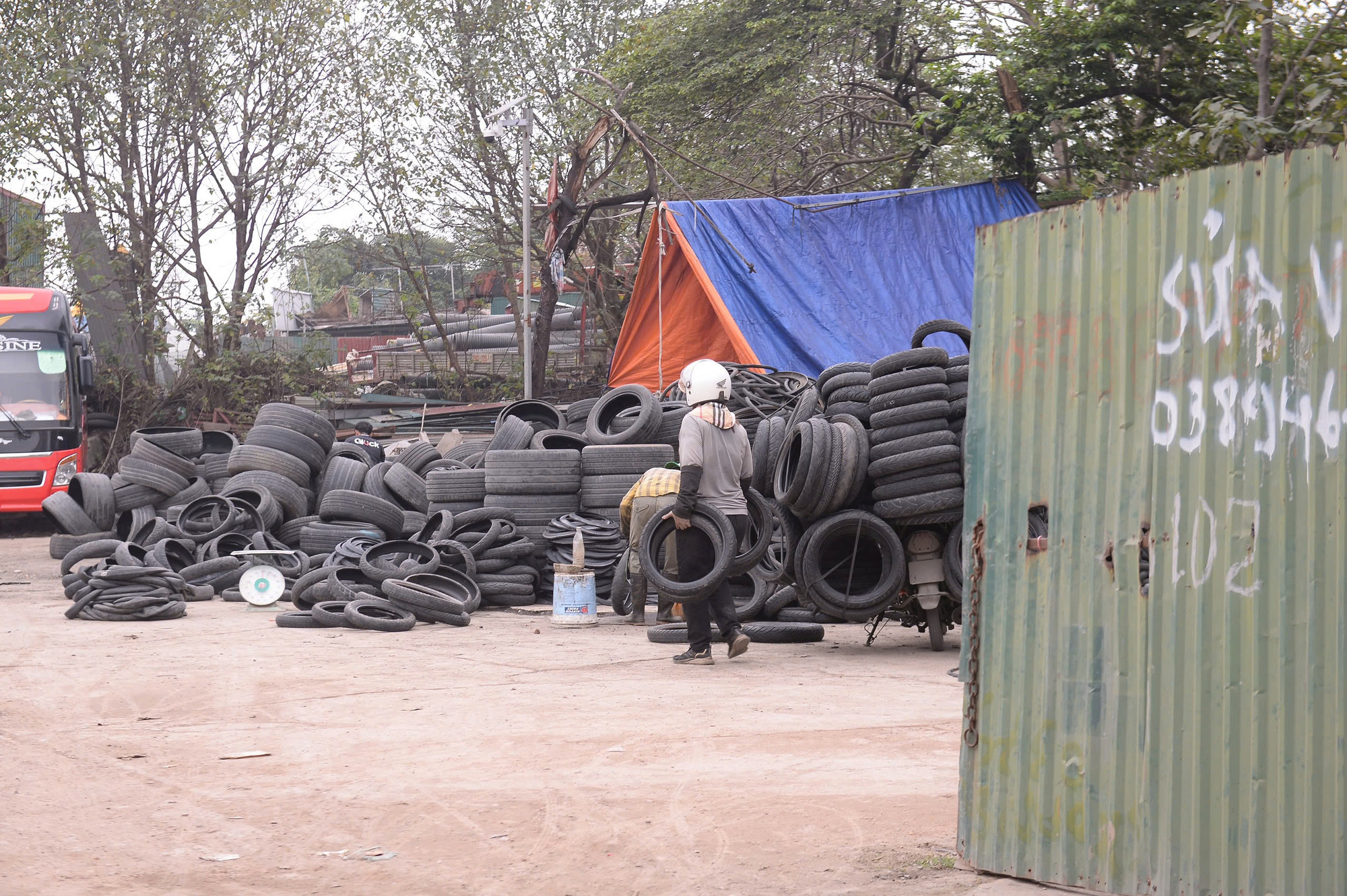 Người vi phạm sẽ phải hoàn trả mặt bằng cho khu vực đất nông nghiệp tại đây.