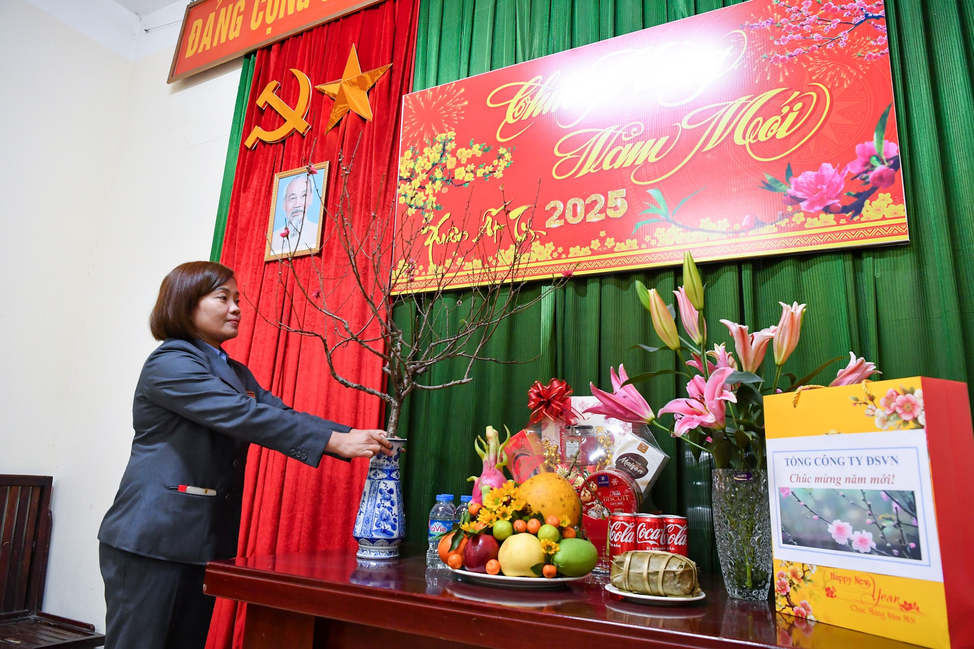 Chị Nguyễn Thị Phương Lan đã có 6 năm đón Tết bên những nhà ga, con tàu. Chị Nguyễn Thị Phương Lan đã có 6 năm đón Tết bên những nhà ga, con tàu.