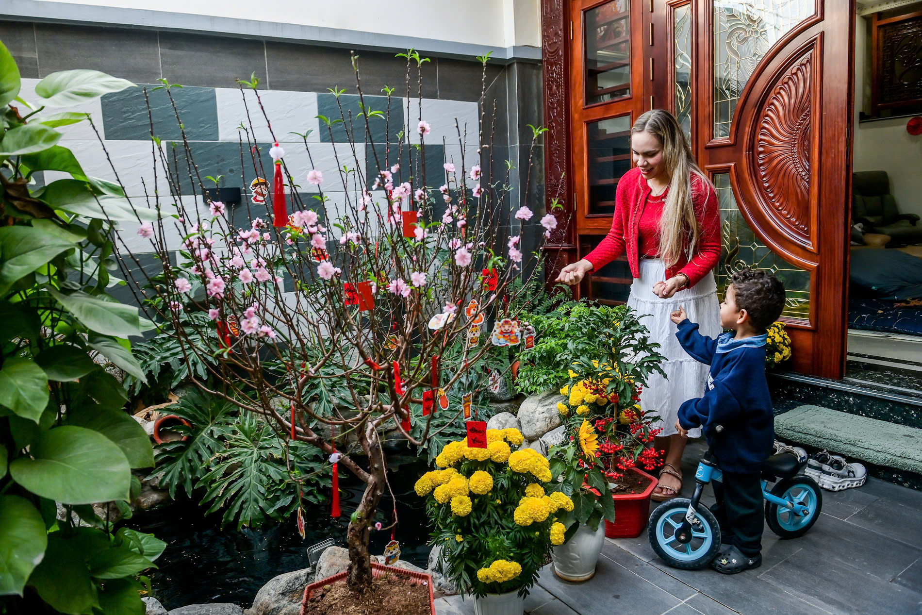 Niềm vui của vợ và con Nguyễn Xuân Son trong những ngày giáp Tết.