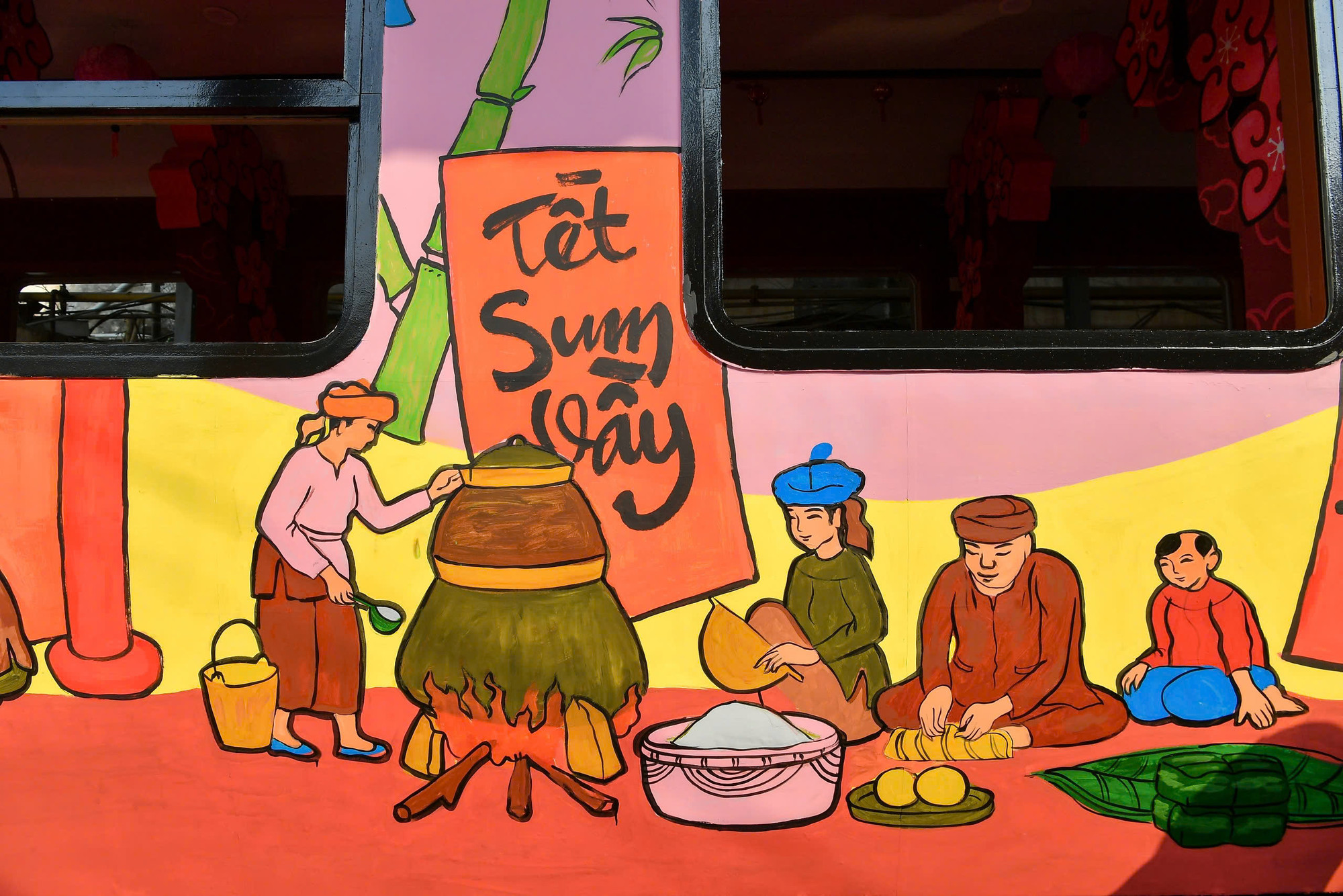 Tết sum vầy ngày xưa được tái hiện lại trên toa tàu hôm nay...