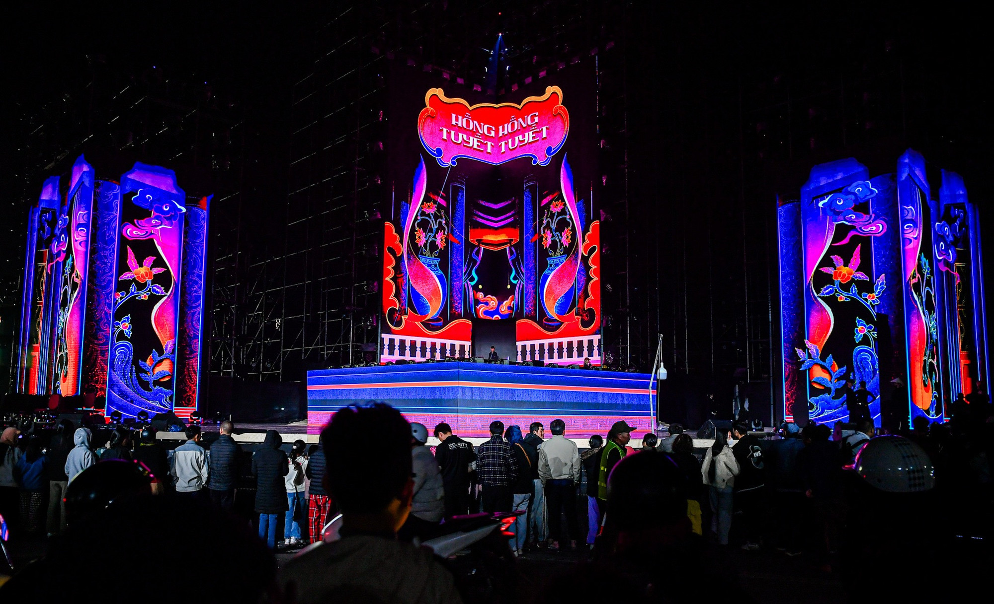 Hiệu ứng visual led được thiết kế vô cùng ấn tượng.