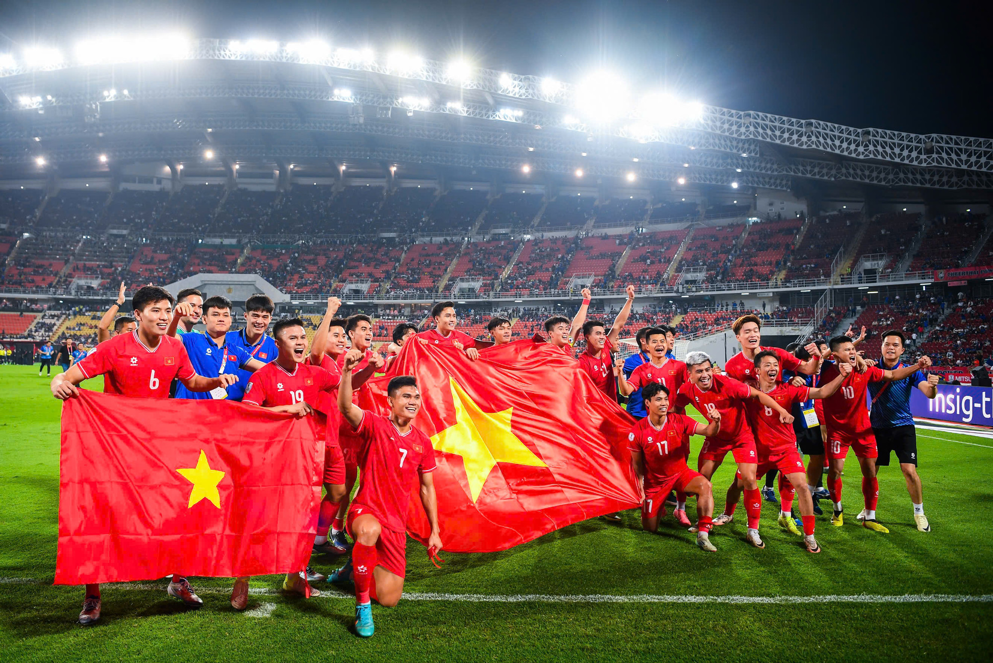 Hình ảnh đẹp trên sân Rajamangala của Thái Lan.