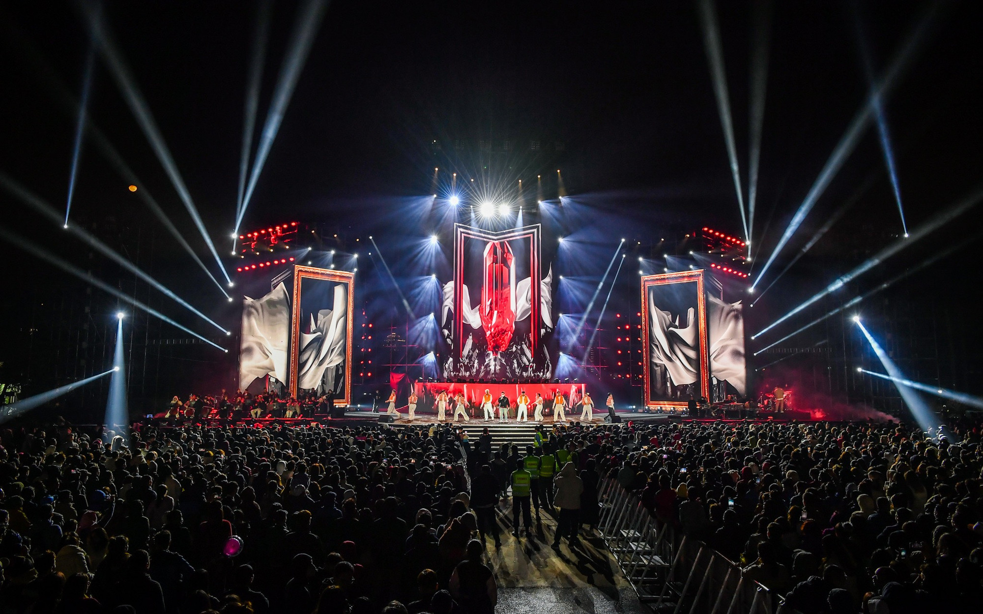 Đây là sự kiện mở màn Lễ hội ánh sáng Quốc tế Hà Nội (Hanoi International Light Festival 2025) và được kỳ vọng sẽ trở thành sự kiện thường niên được công chúng chờ đón. Chương trình sẽ mở cửa tự do, tạo điều kiện để tất cả mọi người dân đều được thưởng thức và hòa mình trong không gian nghệ thuật chào đón Xuân mới.