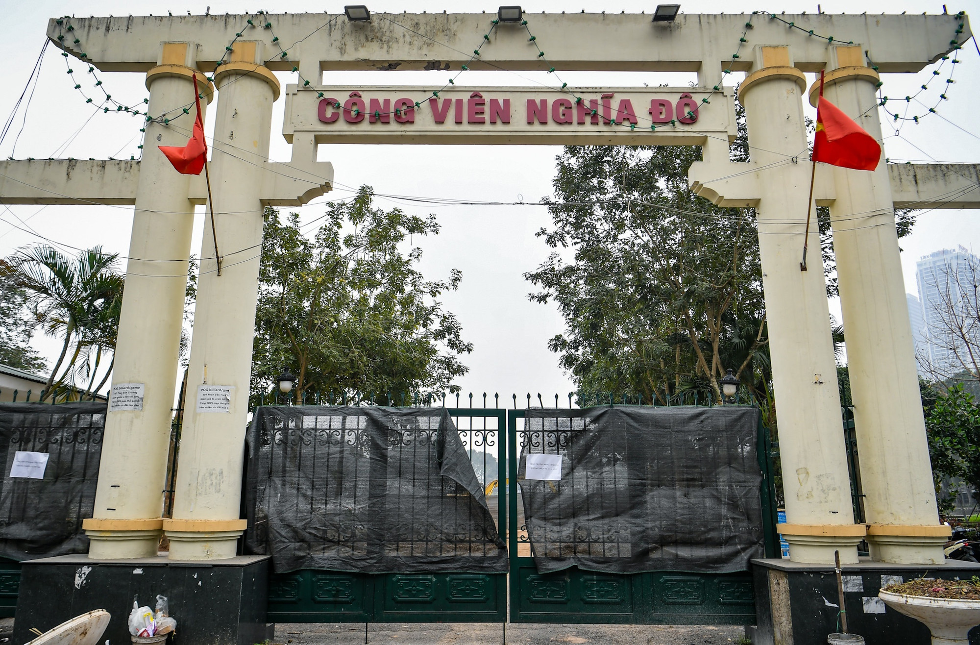 Tại công viên Nghĩa Đô, quá trình cải tạo, nâng cấp công viên cũng đang được khẩn trương tiến hành.