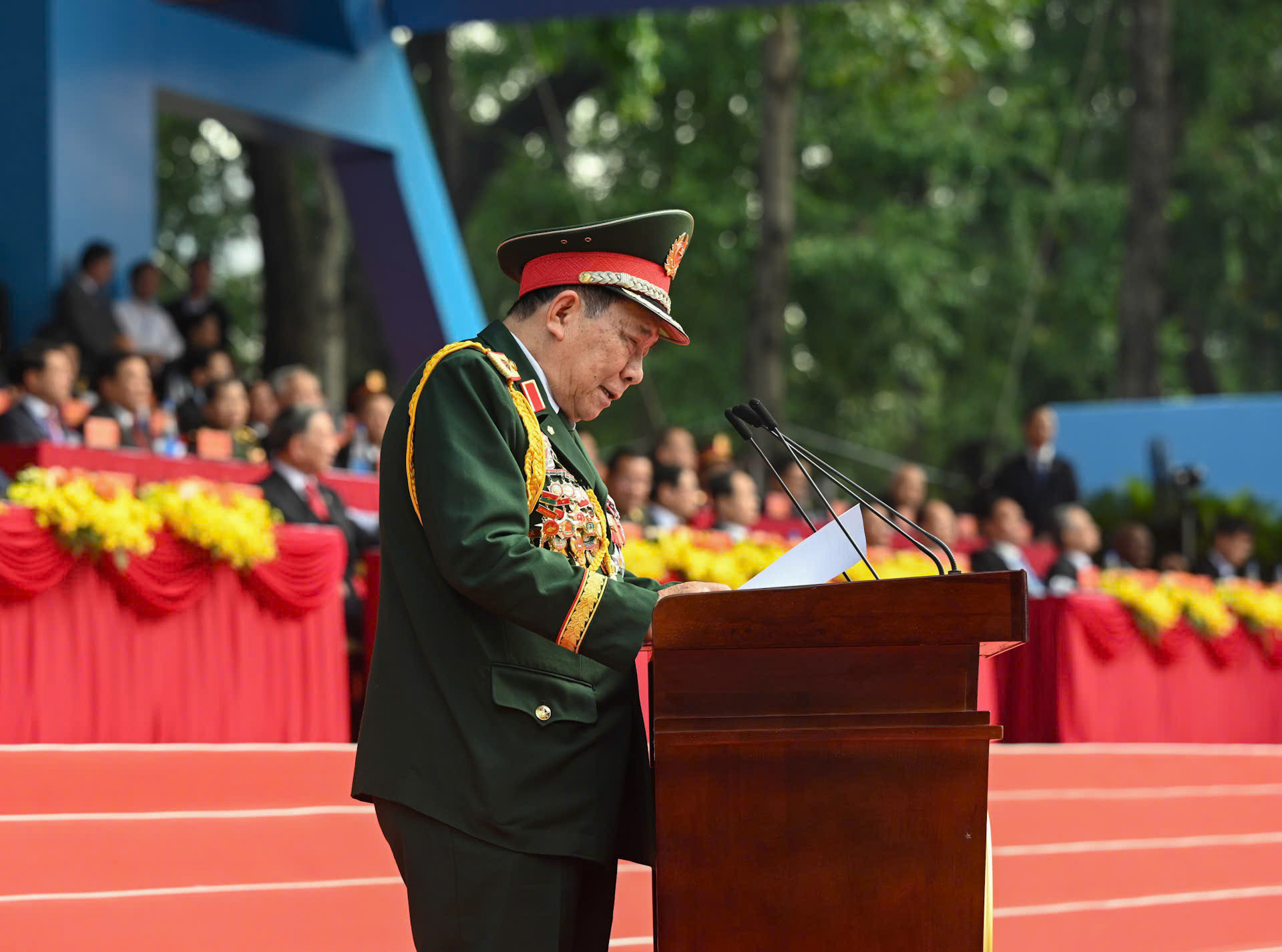 Thiếu tướng Trần Ngọc Thổ, nguyên tham mưu trưởng Quân khu 7, đại diện cựu chiến binh, đại diện lực lượng tham gia chiến dịch Hồ Chí Minh phát biểu tại lễ kỷ niệm. Thiếu tướng Trần Ngọc Thổ, nguyên tham mưu trưởng Quân khu 7, đại diện cựu chiến binh, đại diện lực lượng tham gia chiến dịch Hồ Chí Minh phát biểu tại lễ kỷ niệm.