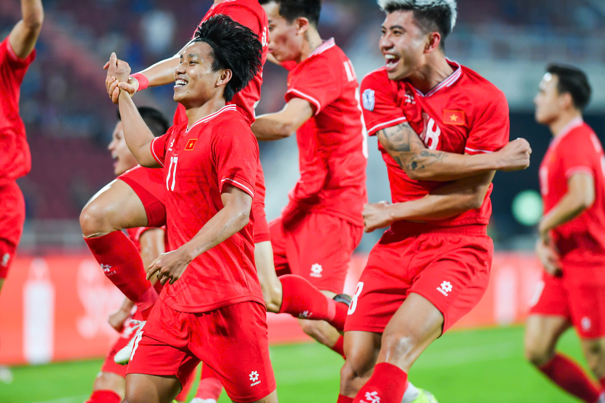 Họ đã có một trận đấu quả cảm và xứng đáng với chiến thắng ngay trên thánh địa Rajamangala của đại kình địch Thái Lan.