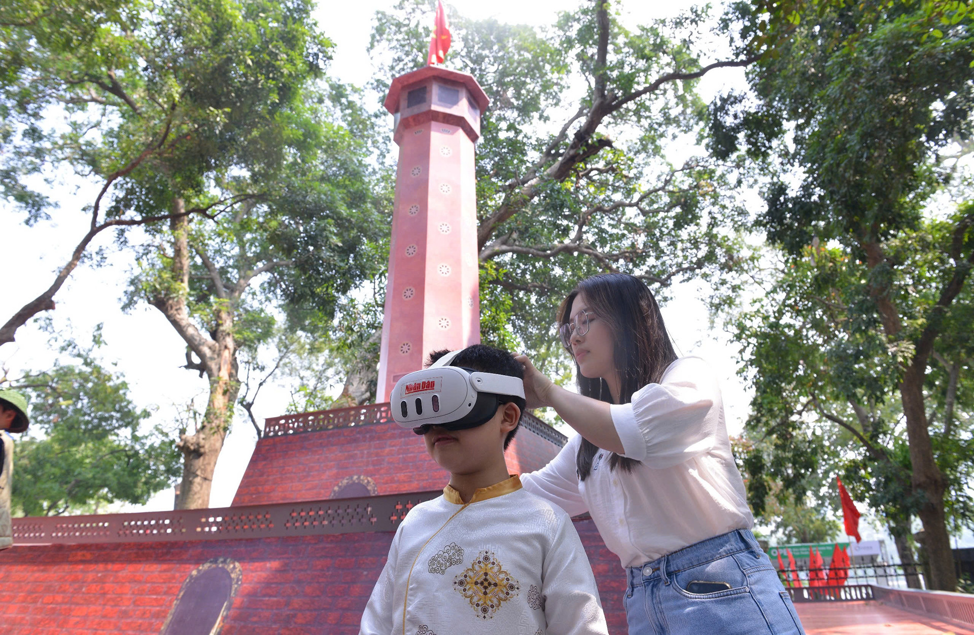 Trải nghiệm cho các bạn nhỏ tại Triển lãm. (Ảnh THẾ ĐẠI)