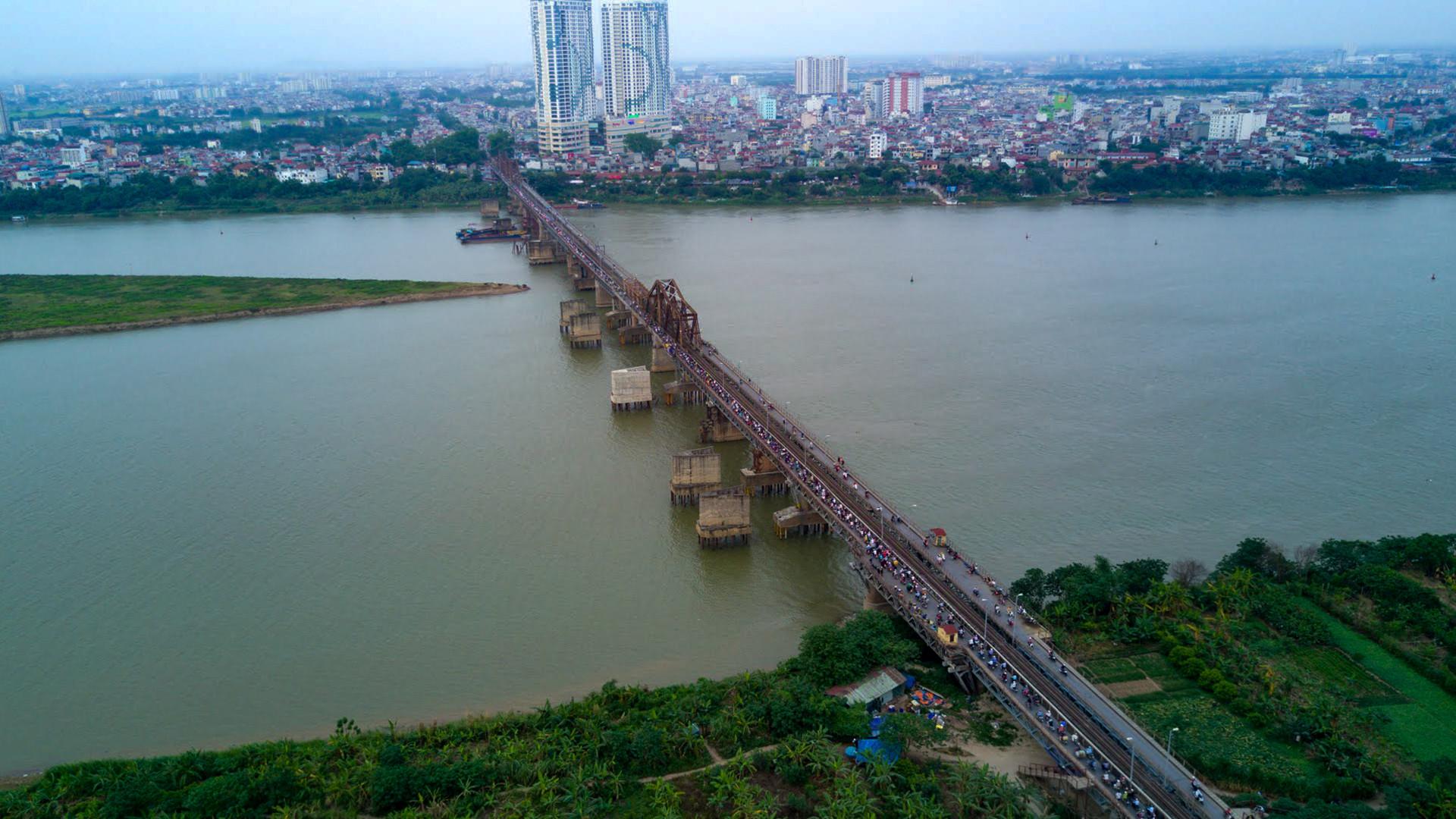 Hình ảnh cầu Long Biên ngày nay. (Ảnh: THẾ ĐẠI)