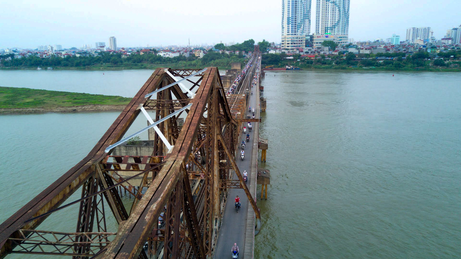 Một góc cầu Long Biên ngày nay. (Ảnh: THẾ ĐẠI)