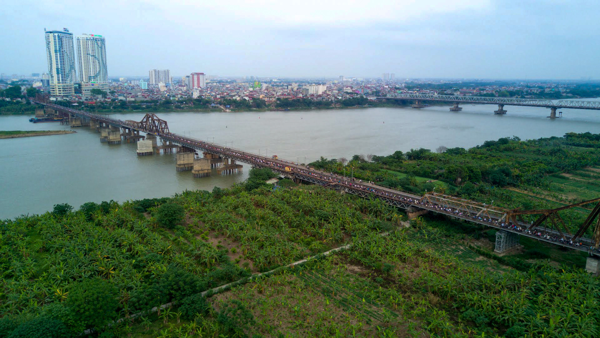 Cầu Long Biên ngày nay. (Ảnh: THẾ ĐẠI)