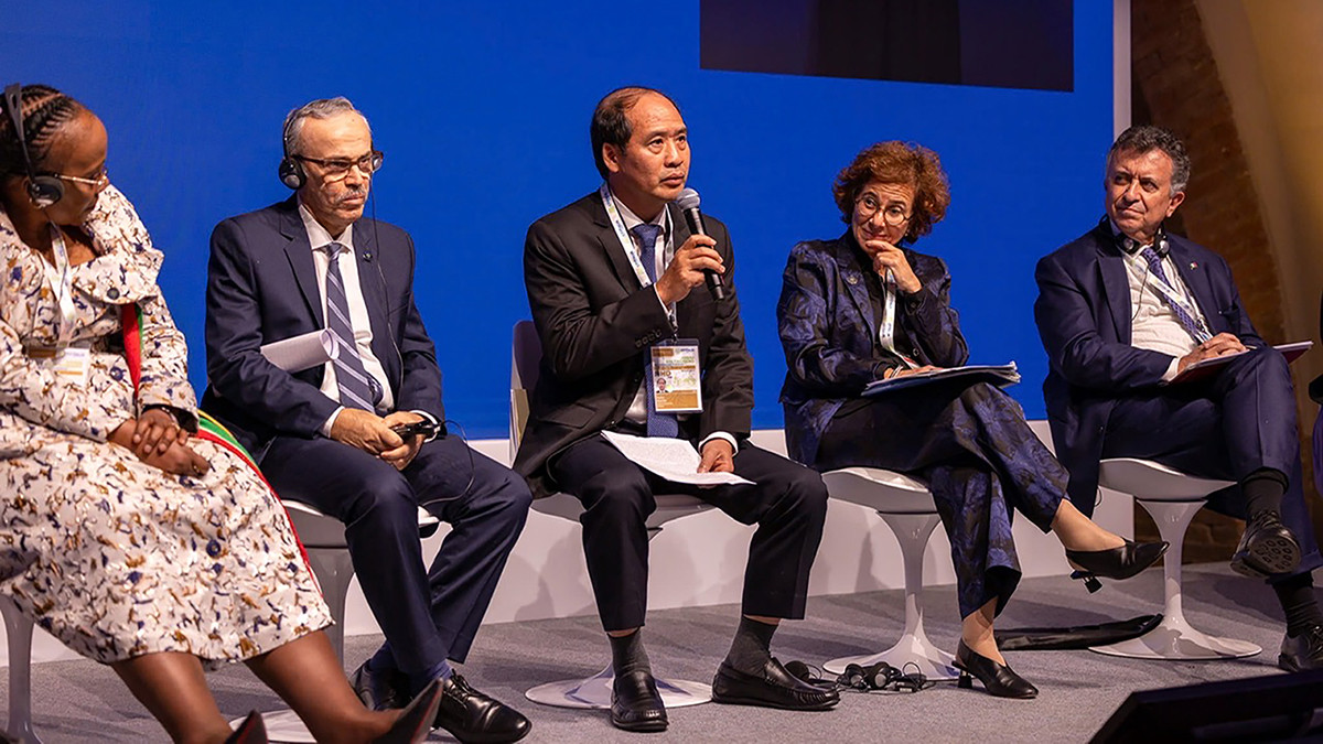 Thứ trưởng Nguyễn Văn Hồi (giữa) phát biểu tại Hội nghị G7 về người khuyết tật tại Italia. (Ảnh: Molisa)