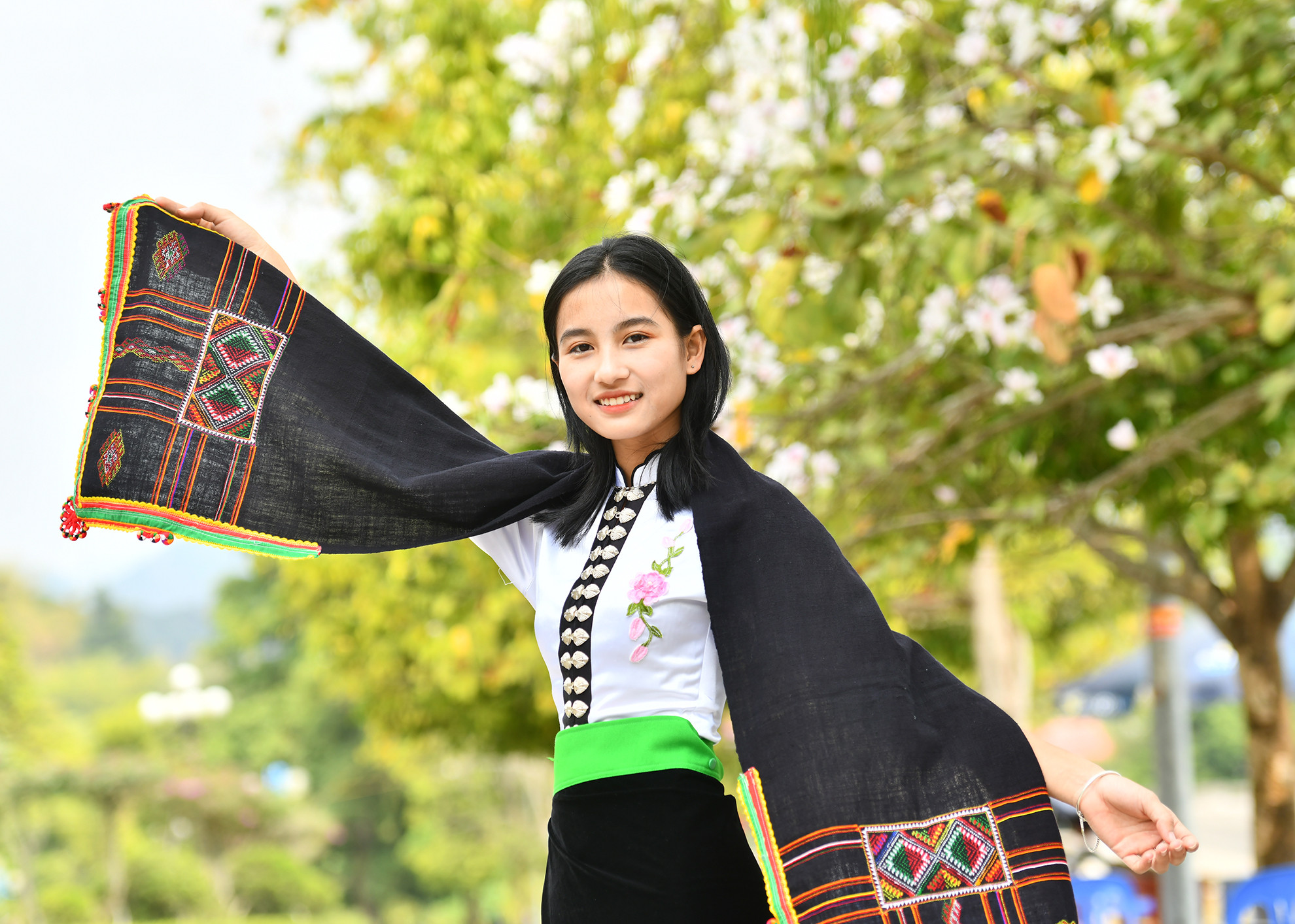 Nét duyên người thiếu nữ dân tộc Thái ở Điện Biên. Nét duyên người thiếu nữ dân tộc Thái ở Điện Biên.