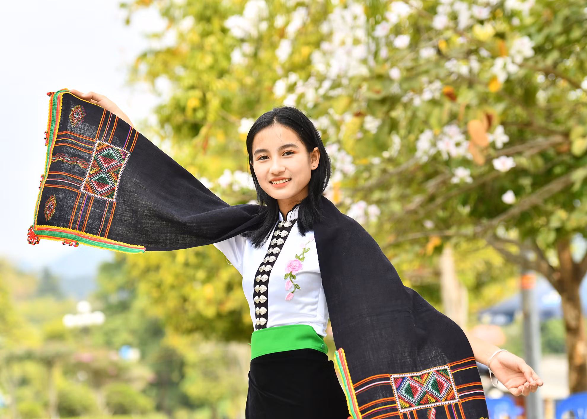 Nét duyên người thiếu nữ dân tộc Thái ở Điện Biên.