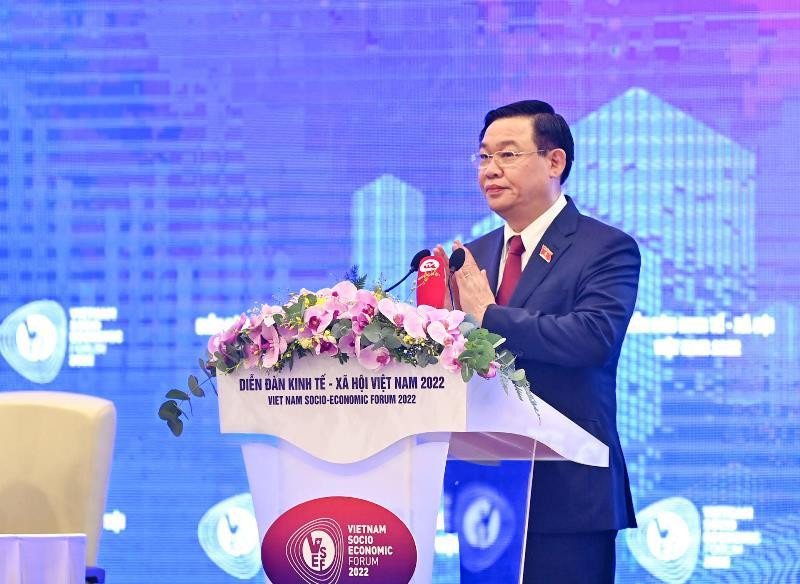 Chủ tịch Quốc hội Vương Đình Huệ phát biểu khai mạc và chỉ đạo diễn đàn.