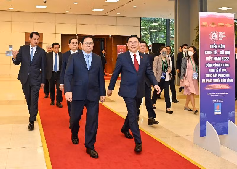 Thủ tướng Phạm Minh Chính, Chủ tịch Quốc hội Vương Đình Huệ dự khai mạc diễn đàn Kinh tế-Xã hội Việt Nam 2022.