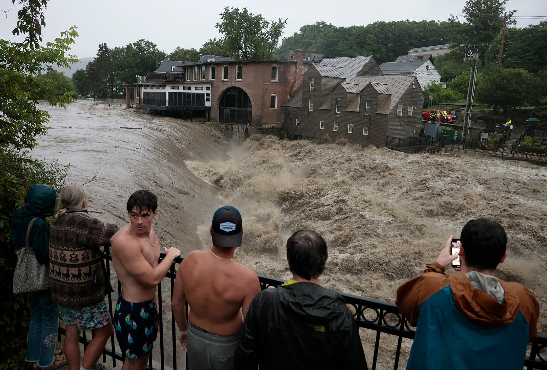 Lũ lụt kinh hoàng tại Quechee, bang Vermont, Mỹ. Ảnh: Jessica Rinaldi/The Boston Globe/Getty Images