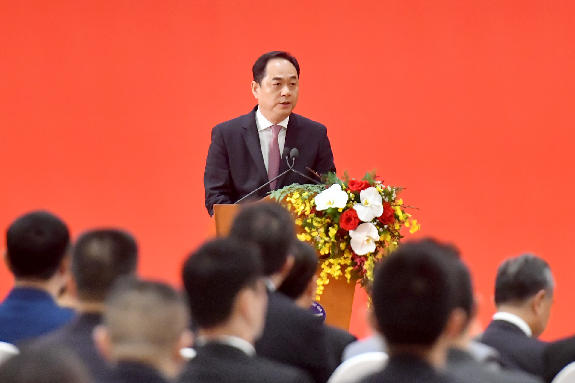 Hội trưởng Hội Hữu nghị Đối ngoại nhân dân Trung Quốc Dương Vạn Minh phát biểu tại cuộc gặp gỡ nhân sĩ hữu nghị và thế hệ trẻ Việt Nam-Trung Quốc.