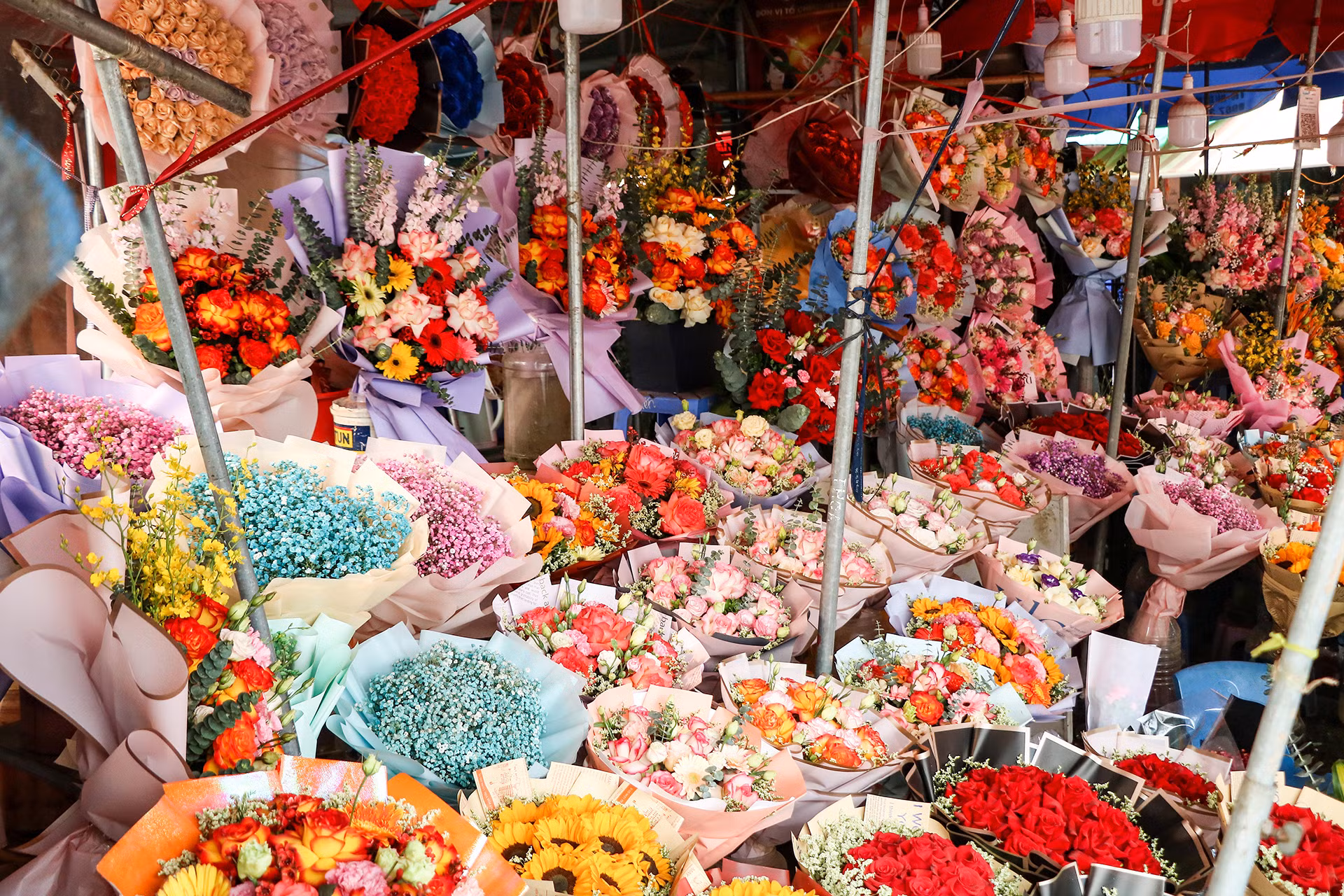 [Ảnh] Chợ hoa Quảng An ngập tràn sắc màu dịp 8/3 ảnh 6