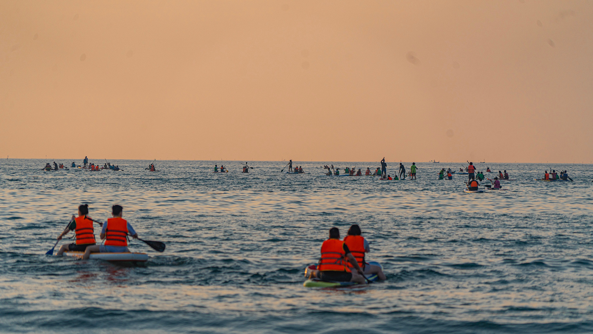 Hàng trăm người cùng đón bình minh ở Mân Thái.