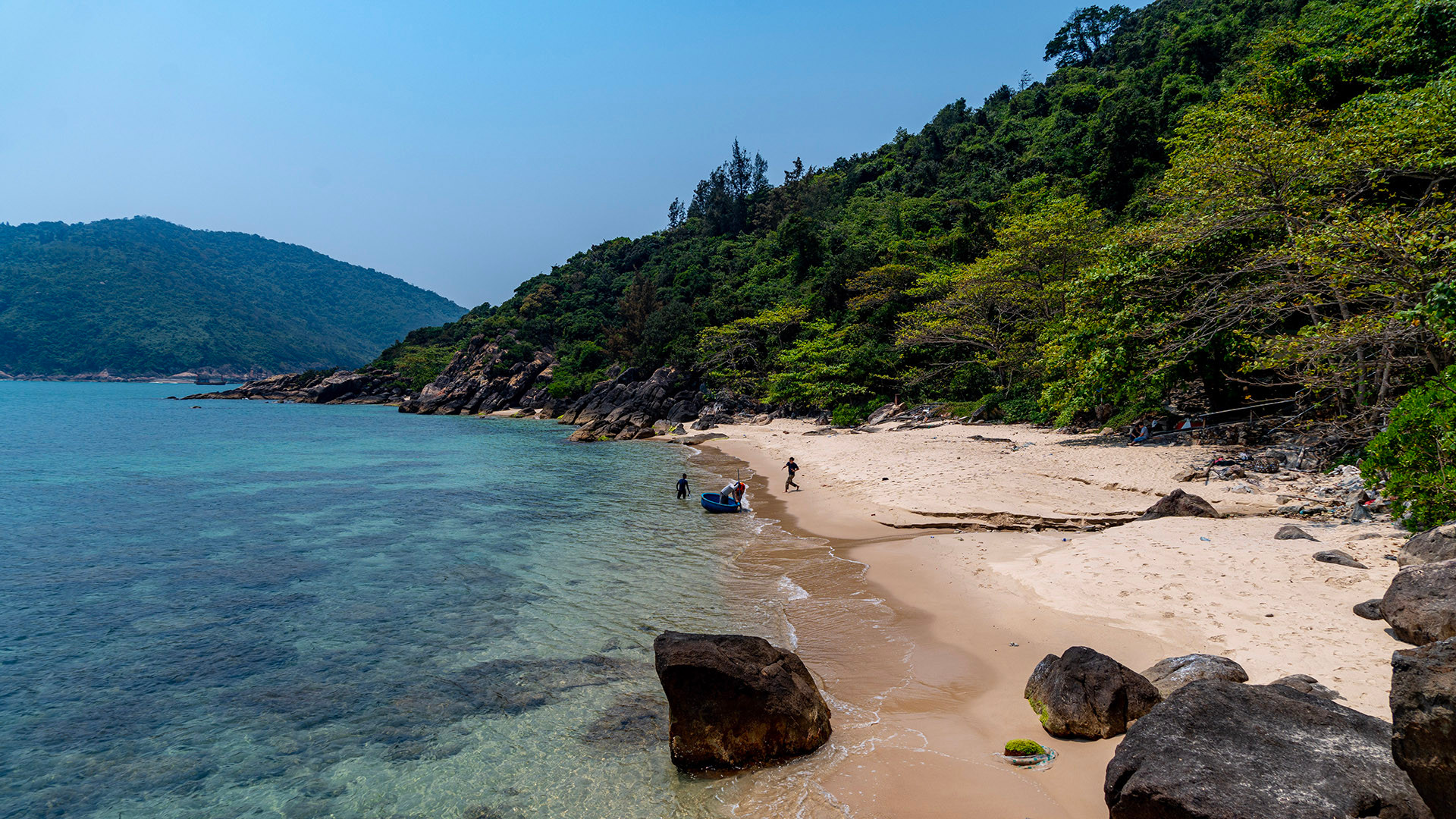 Tuy nhiên, kể từ thời điểm chính thức được Đà Nẵng quản lý vào tháng 9 năm ngoái, các hoạt động du lịch đang được tạm dừng chờ chủ trương mới để phát triển hòn đảo một cách hiệu quả và bền vững.