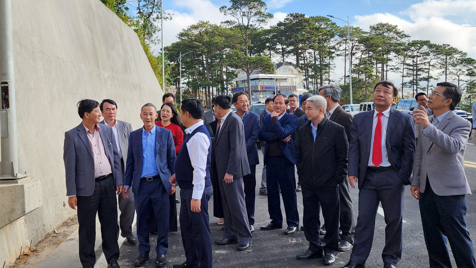 Theo Ủy ban nhân dân tỉnh Lâm Đồng, sau khi lãnh đạo tỉnh tiến hành kiểm tra dự án nâng cấp, mở rộng đèo Prenn, khẳng định đoạn tuyến nêu trên đã thi công hoàn thiện và được nghiệm thu, bảo đảm các điều kiện để đưa vào khai thác, sử dụng theo quy định pháp luật về xây dựng.