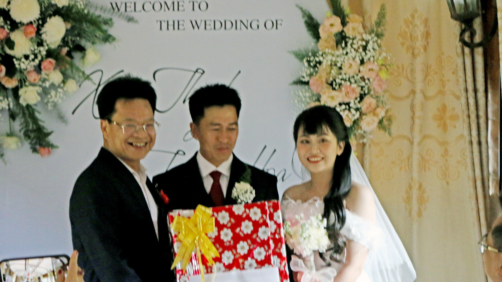 Nhấp chén rượu mừng đôi uyên ương, Chủ tịch Hội đồng thành viên Tổng Công ty Đường sắt Việt Nam Đặng Sỹ Mạnh chia sẻ: “Đây là ý tưởng mới của ngành đường sắt Việt Nam. Trước là hỗ trợ cho cán bộ, công nhân viên của ngành; đồng thời, mở ra loại hình dịch vụ mới, độc đáo, khác biệt”.